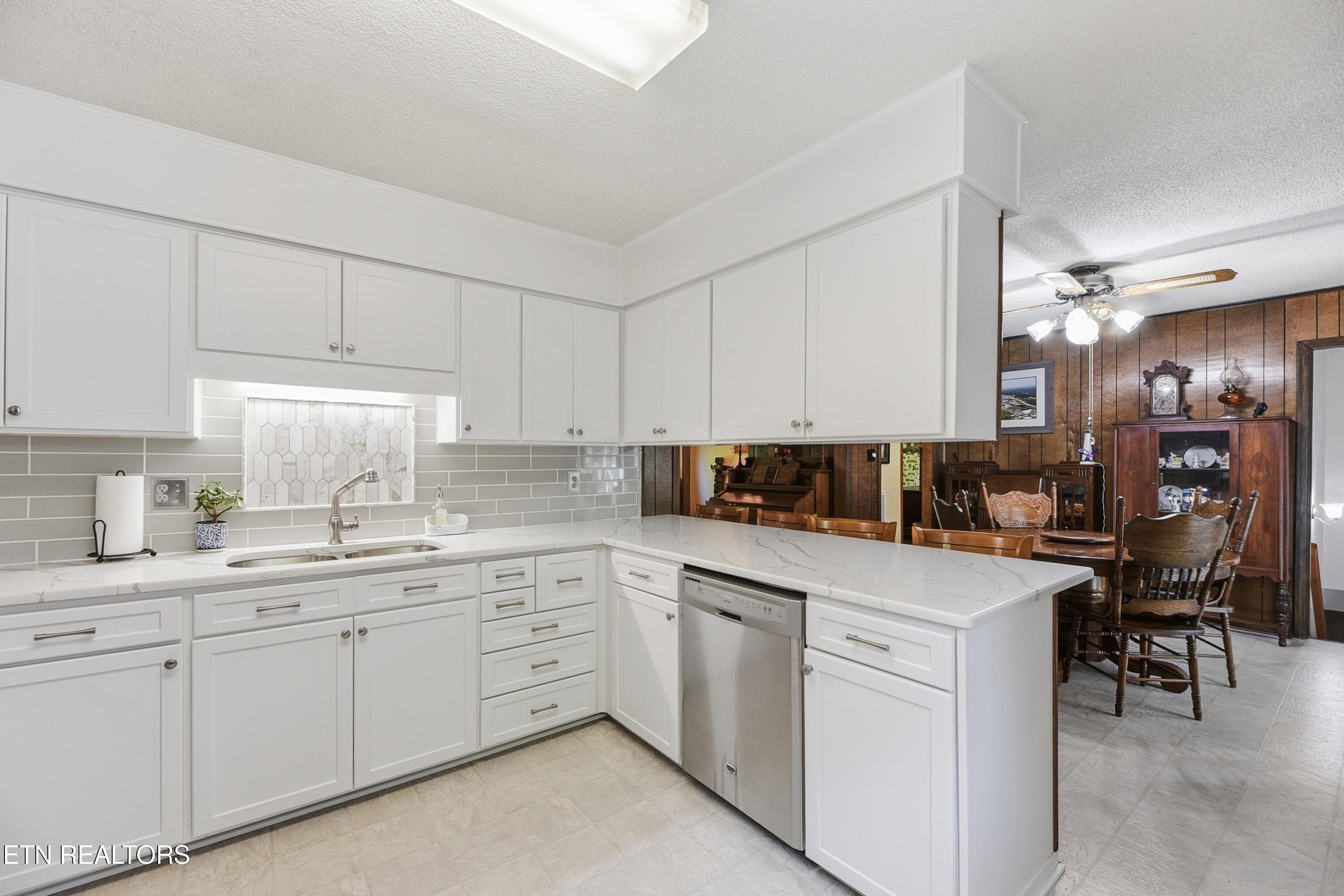 Newly Renovated - 221 Sherwood Rd, Powell, TN 37849