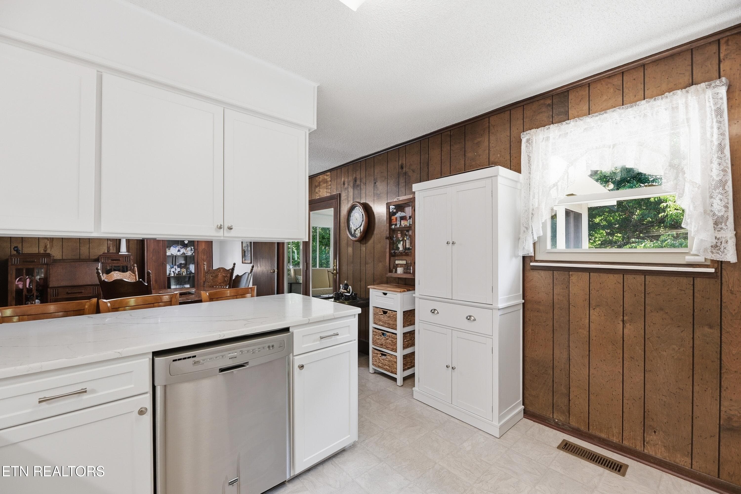 Quartz Countertops - 221 Sherwood Rd, Powell, TN 37849
