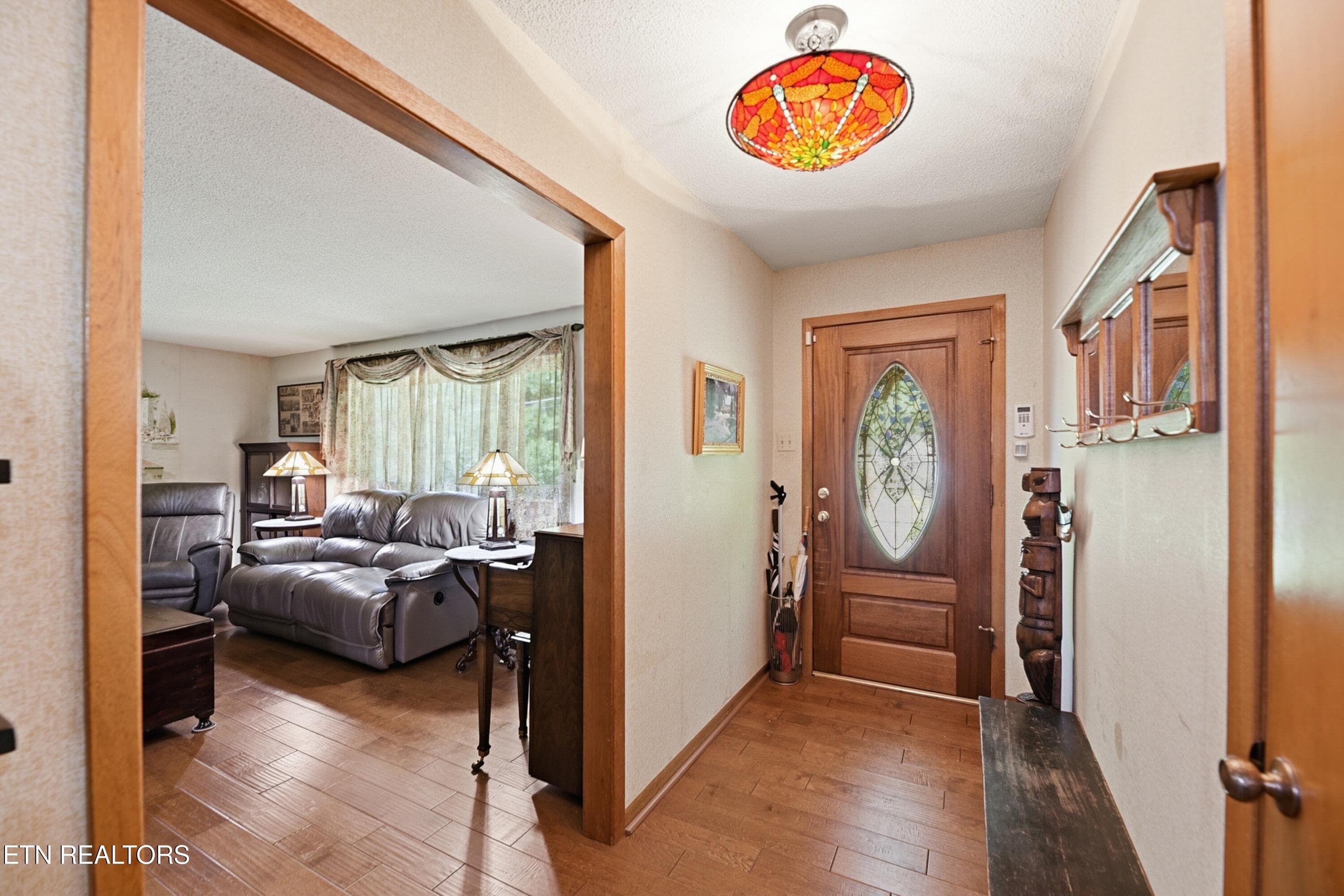 Entryway - 221 Sherwood Rd, Powell, TN 37849