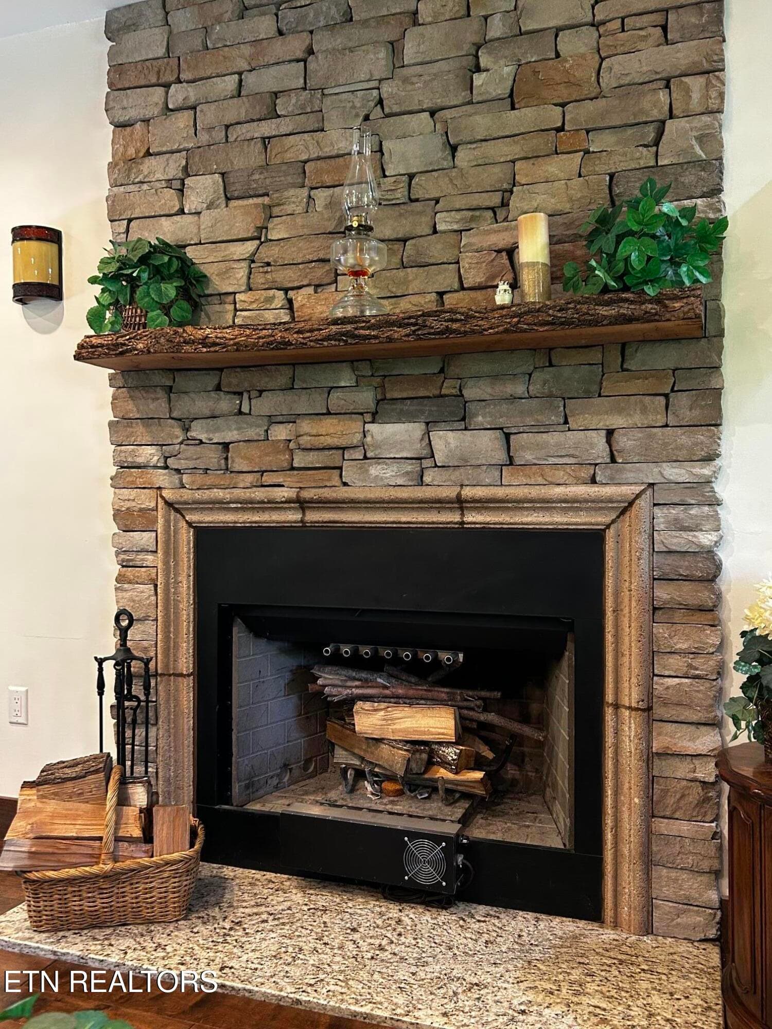 Willie shell fireplace - 161 Willie Shell Rd, Reliance, TN 37369