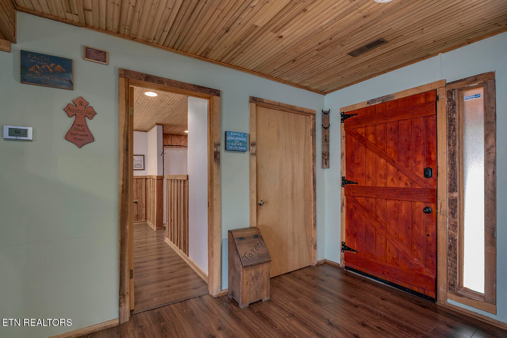 16_RiverRoad_4368_MasterBath-MainEntries - 4368 River Rd, Ten Mile, TN 37880