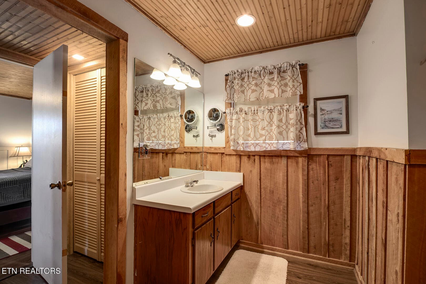 17_RiverRoad_4368_MasterBath01 - 4368 River Rd, Ten Mile, TN 37880