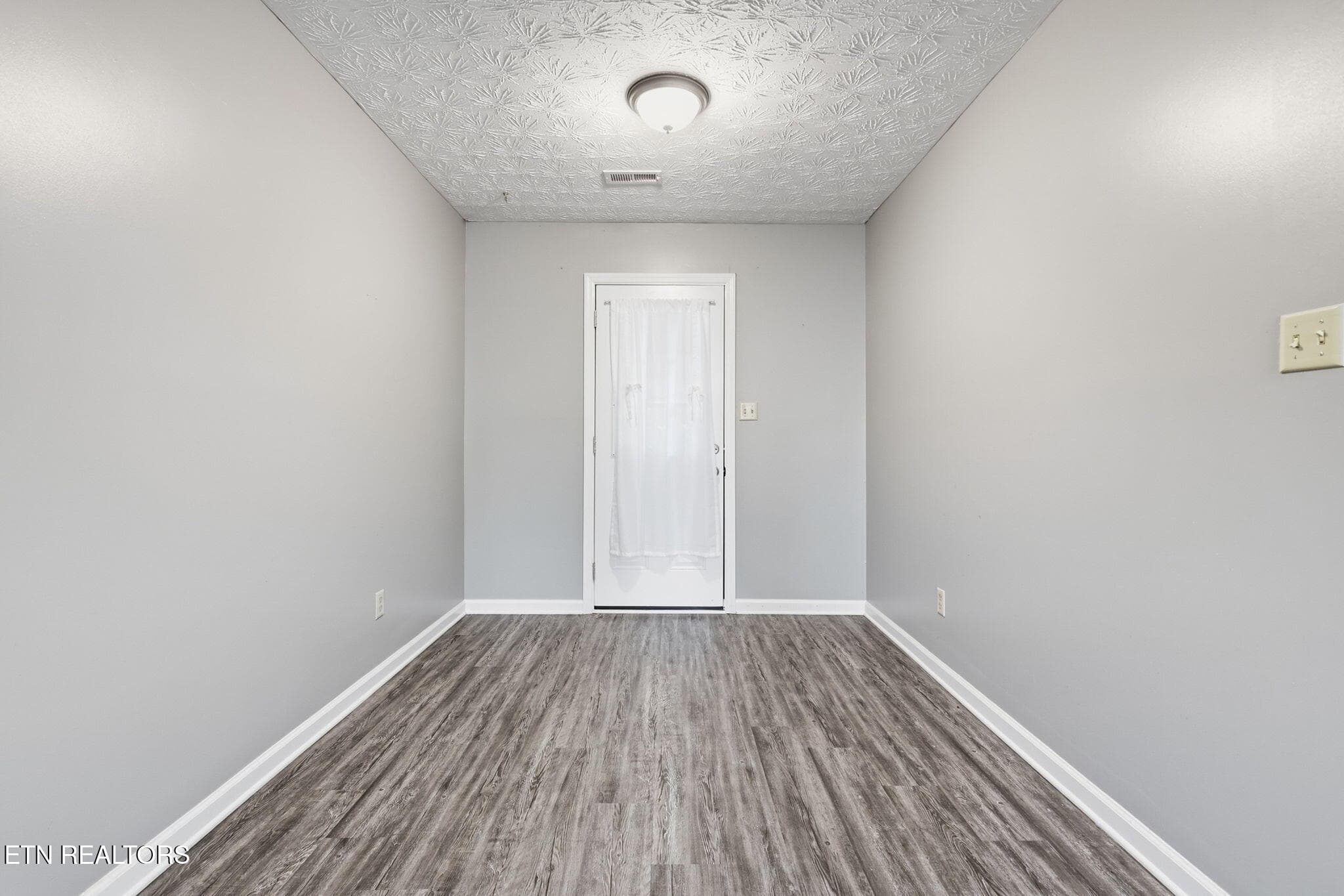15-web-or-mls-3F1A9759 - 5516 W Emory Rd, Powell, TN 37849
