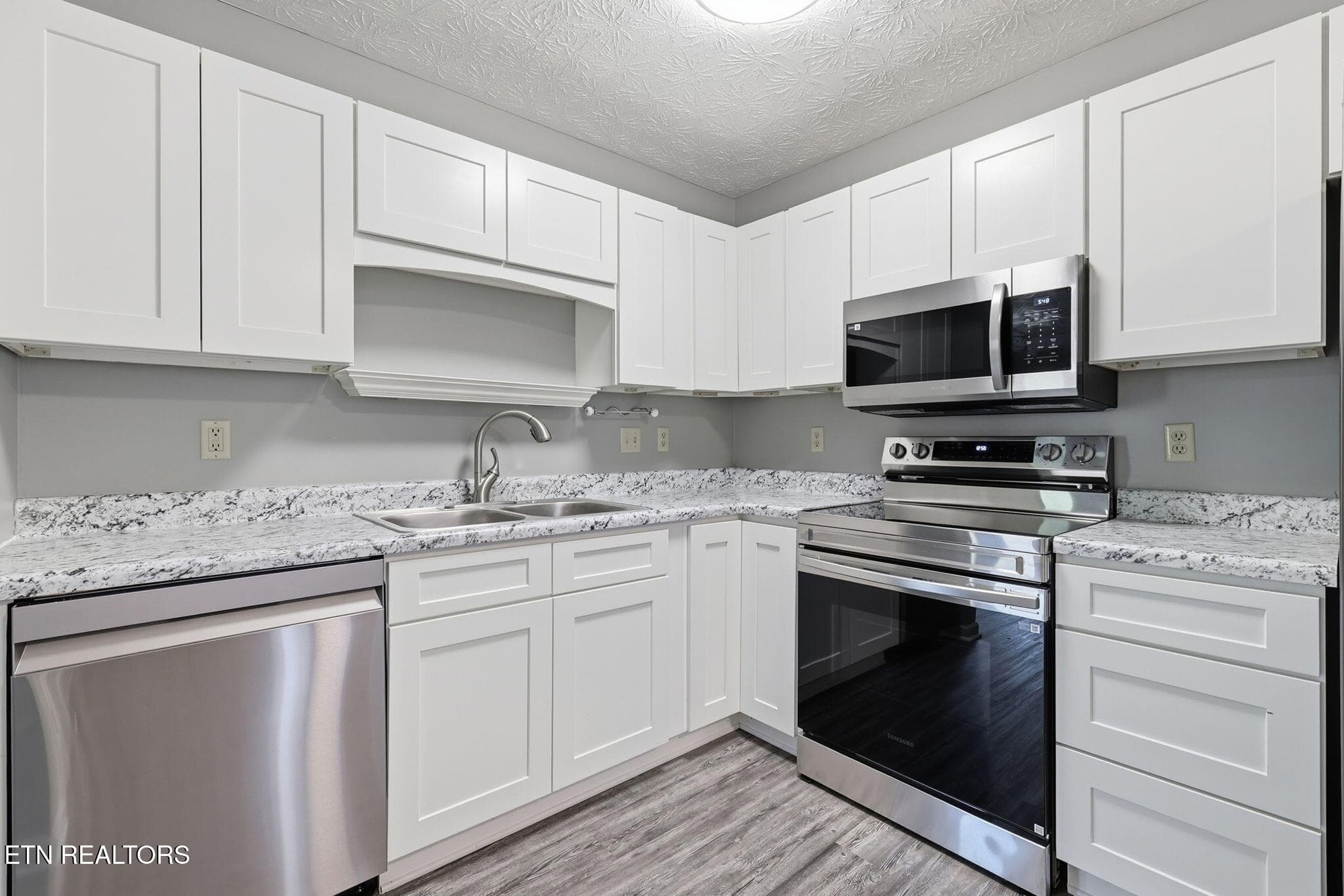 18-web-or-mls-3F1A9770 - 5516 W Emory Rd, Powell, TN 37849