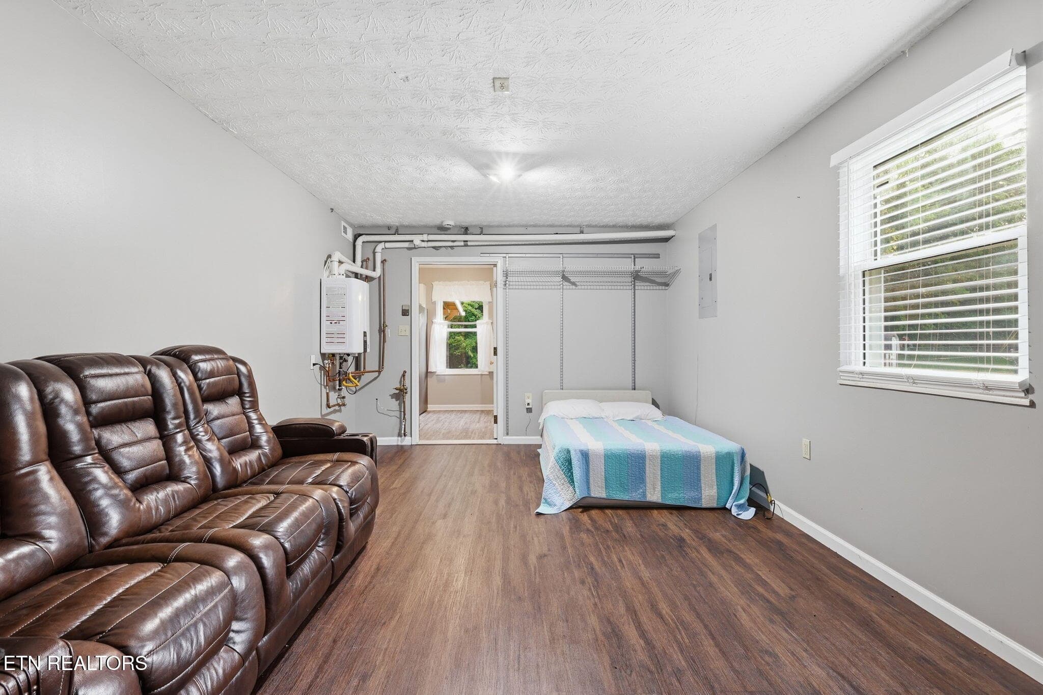27-web-or-mls-3F1A9805 - 5516 W Emory Rd, Powell, TN 37849