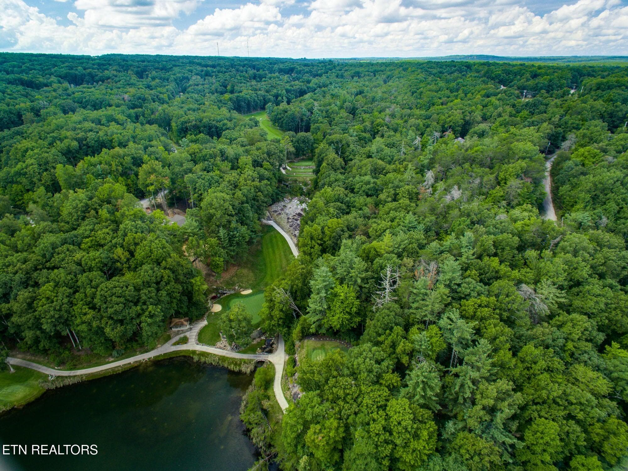 THE BEST OF BOTH WORLDS - 22 Lakeridge Terrace, Fairfield Glade, TN 38558