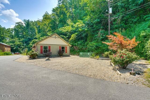 04-Side view coming up to home. - 840 Sleepy Hollow Rd, Gatlinburg, TN 37738, Gatlinburg