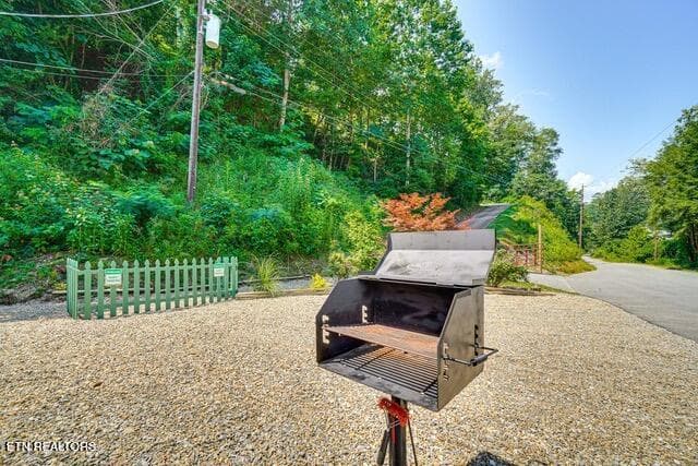 32-Charcoal Grill - 840 Sleepy Hollow Rd, Gatlinburg, TN 37738, Gatlinburg