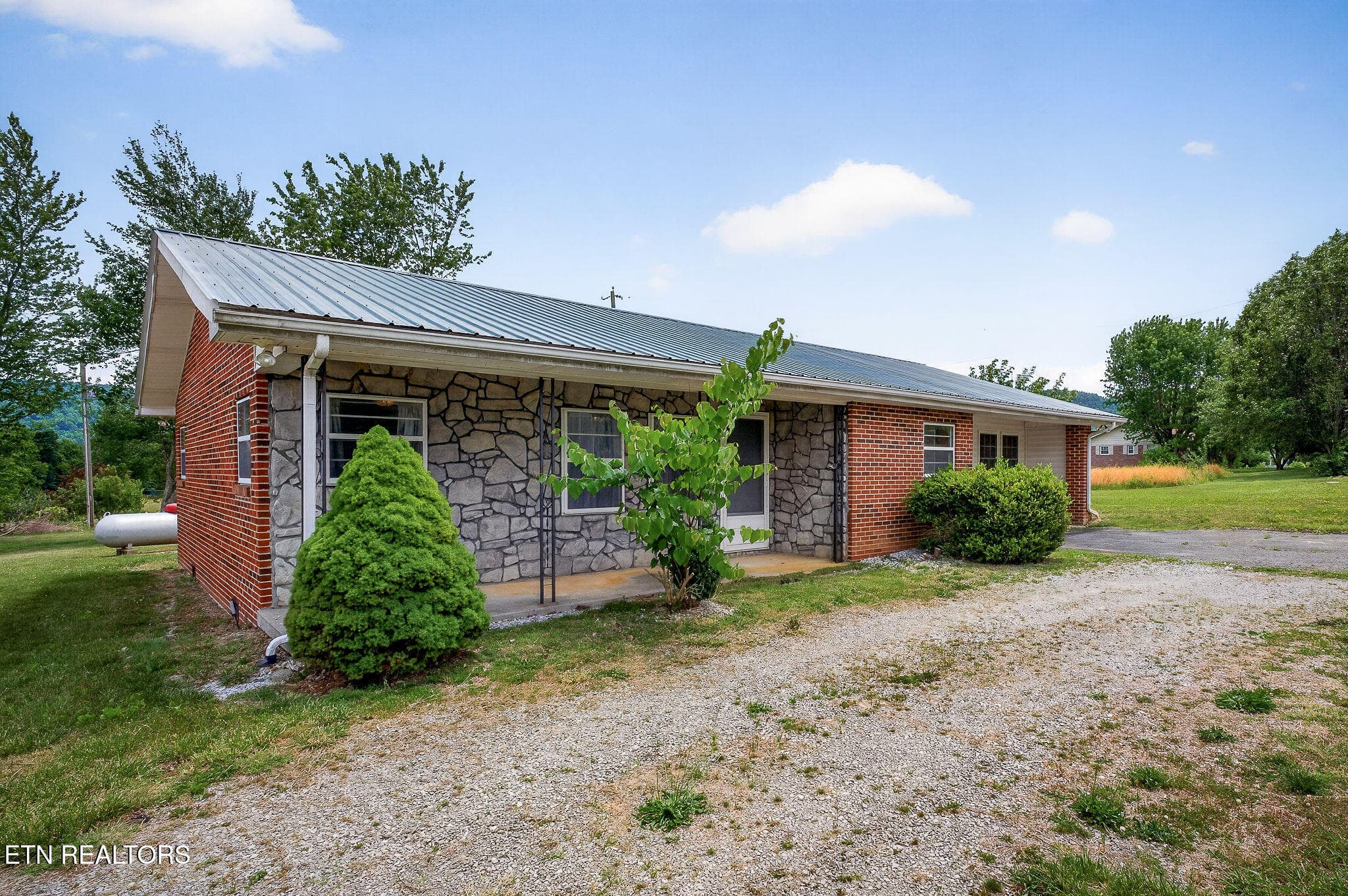 DSC08066 - 1372 Jamestown Hwy, Livingston, TN 38570, Livingston
