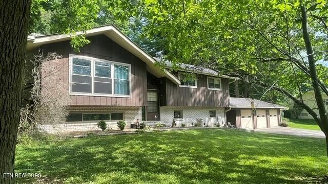 Front 2 - 572 S Lake Drive, Oneida, TN 37841
