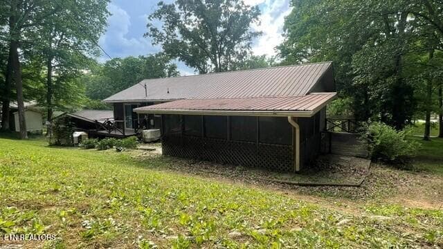 Backyard 4 - 572 S Lake Drive, Oneida, TN 37841