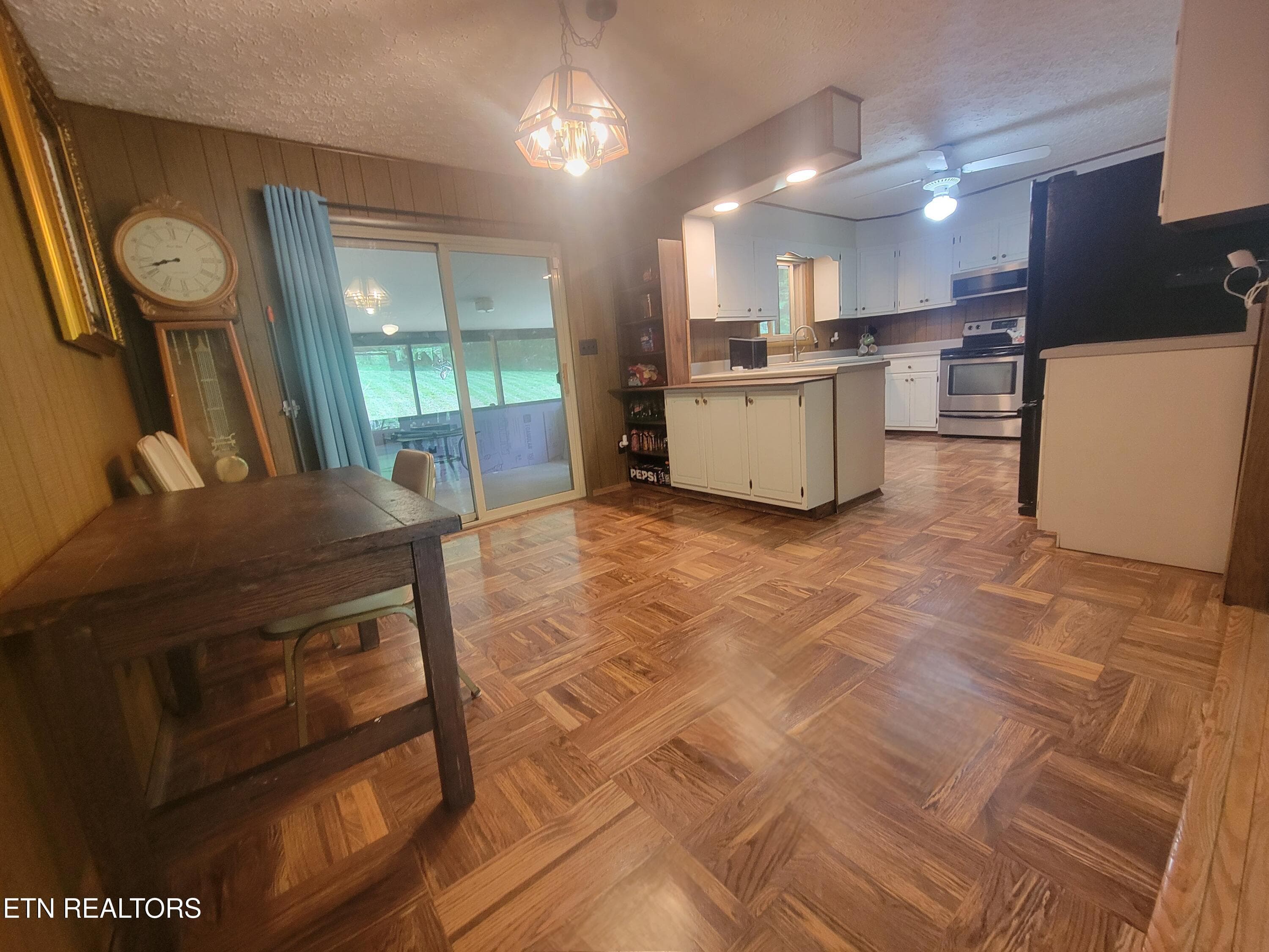 Dining Rm - 572 S Lake Drive, Oneida, TN 37841