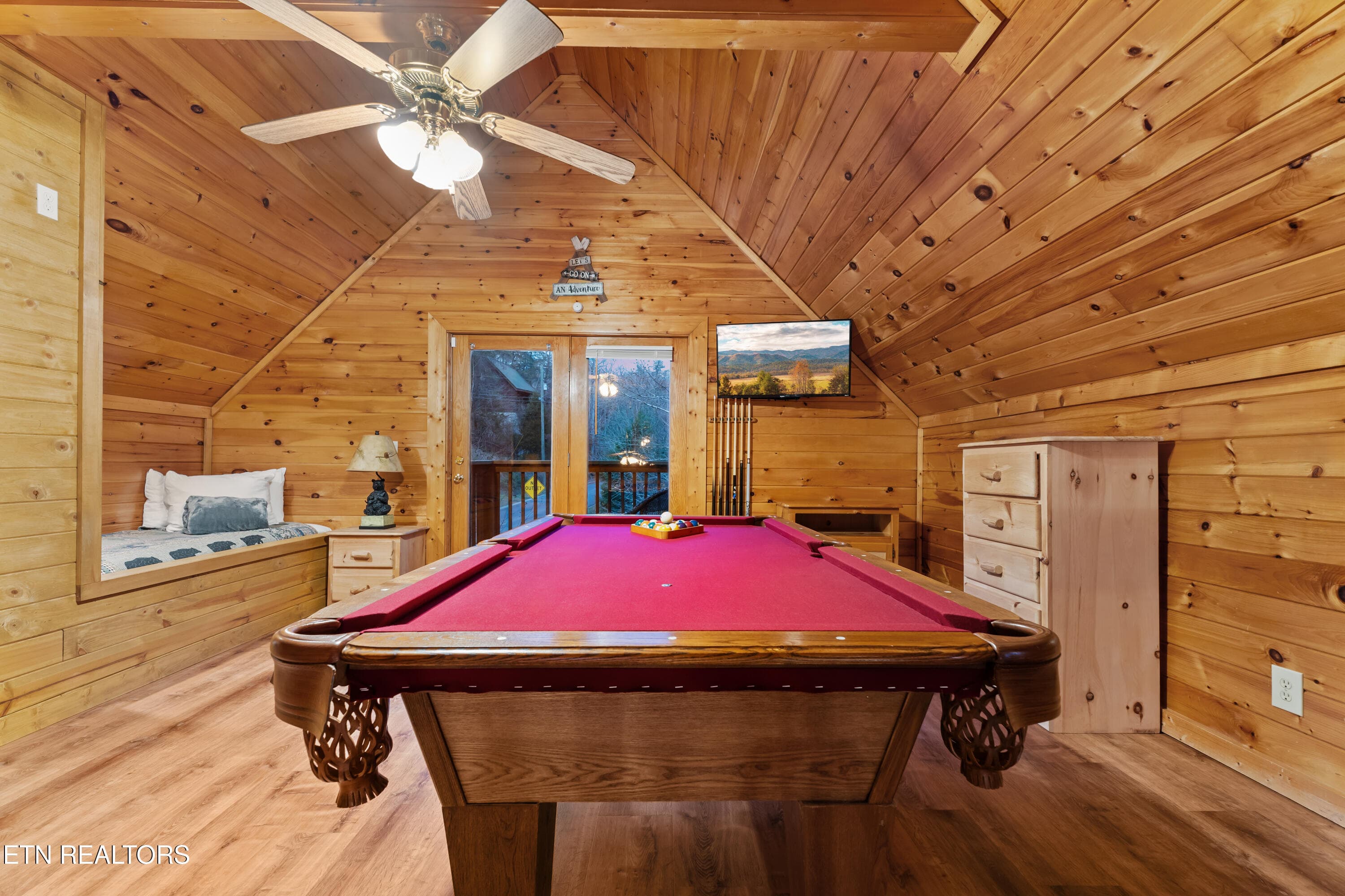 Upstairs Loft - 1316 Wedge Tailed Lane, Sevierville, TN 37876