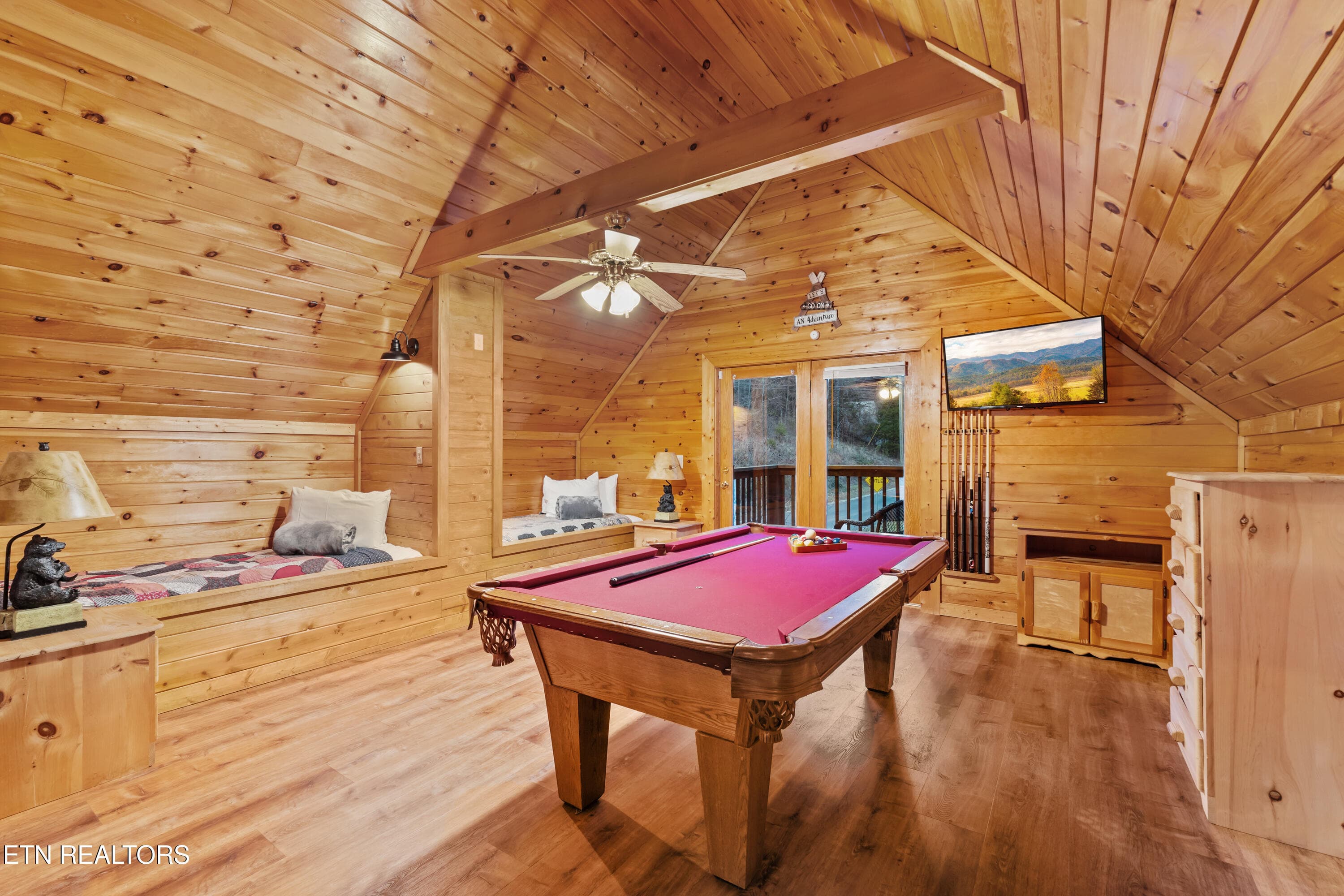 Upstairs Loft - 1316 Wedge Tailed Lane, Sevierville, TN 37876