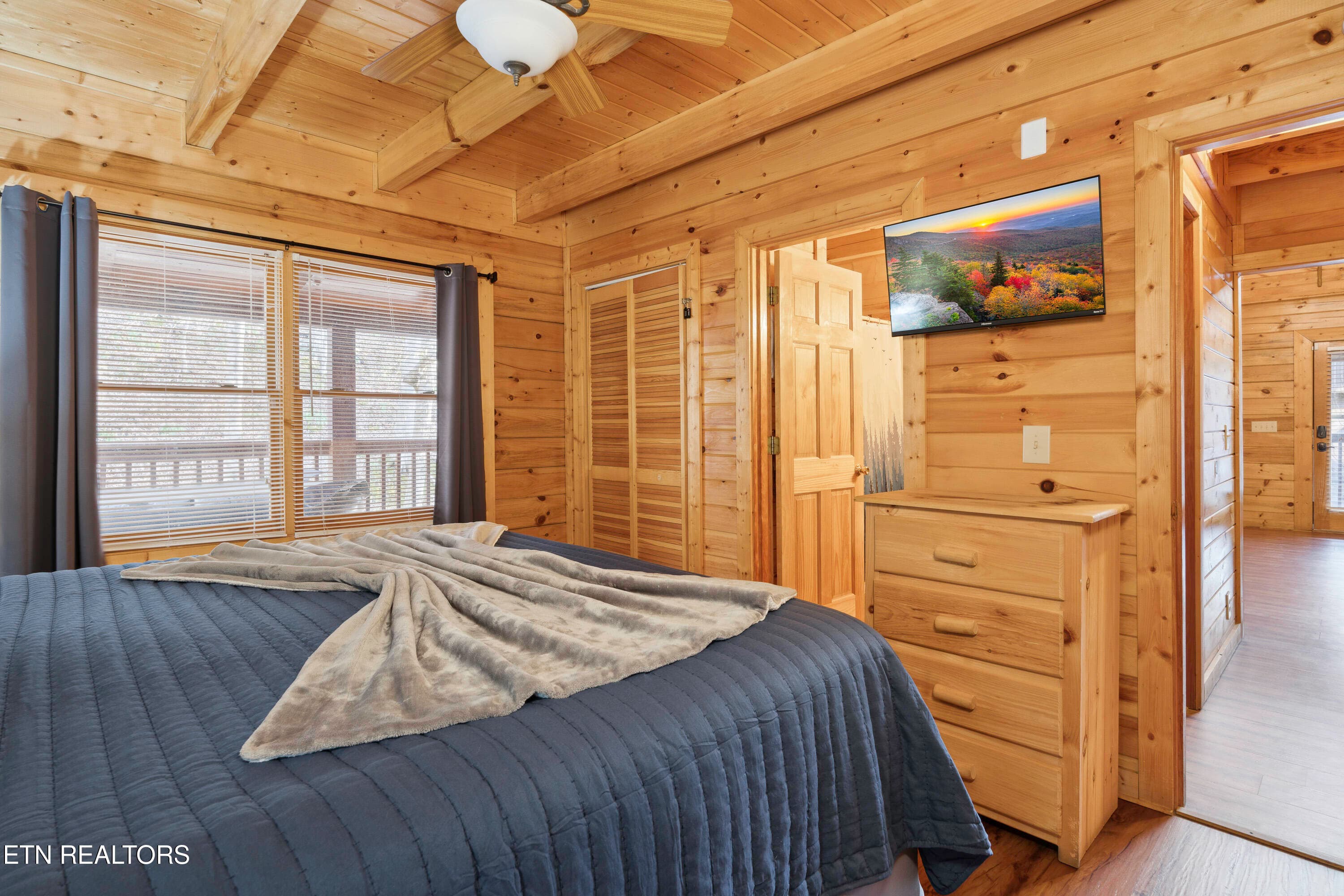 Primary Suite 1 - 1316 Wedge Tailed Lane, Sevierville, TN 37876