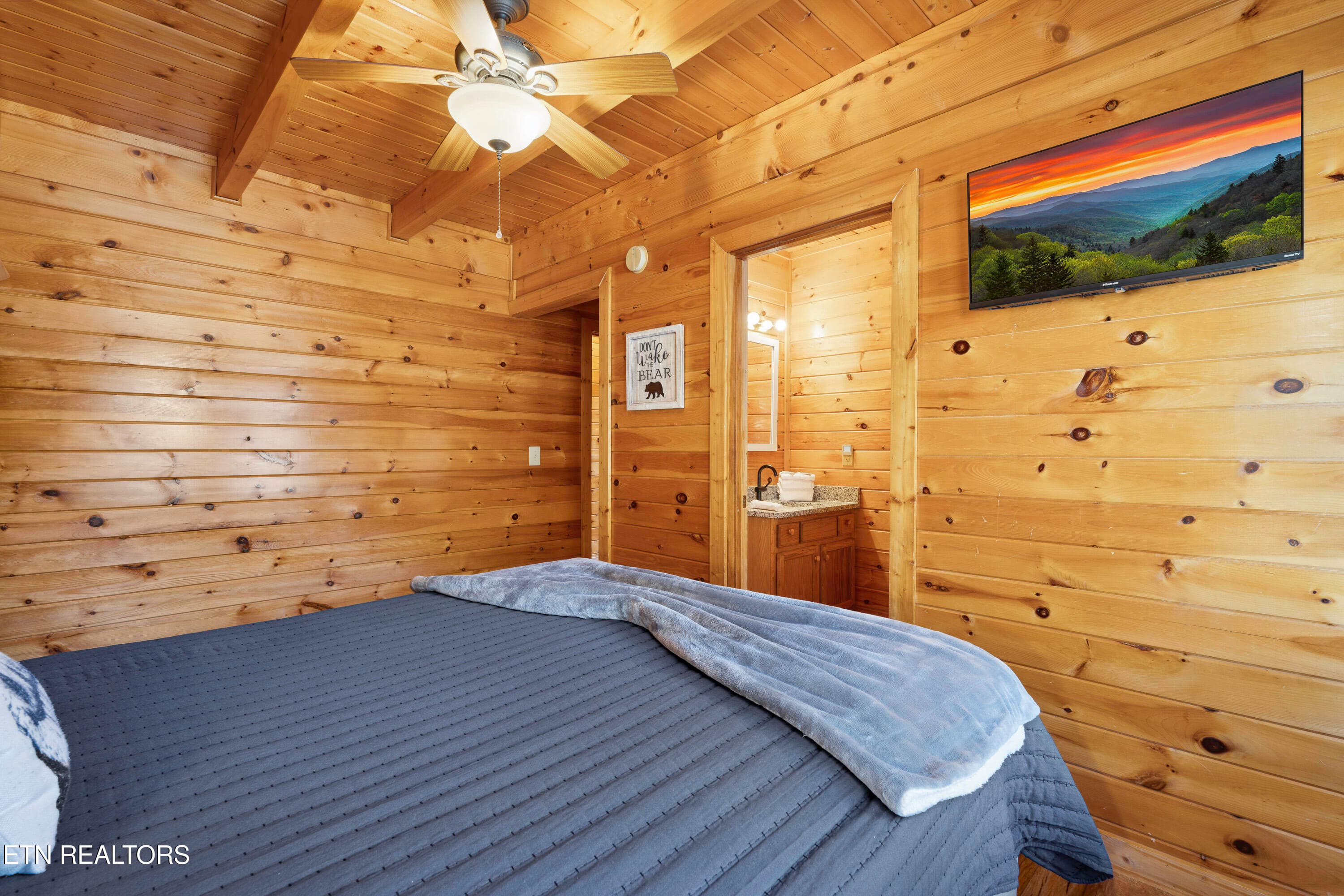 Primary Suite 2 - 1316 Wedge Tailed Lane, Sevierville, TN 37876
