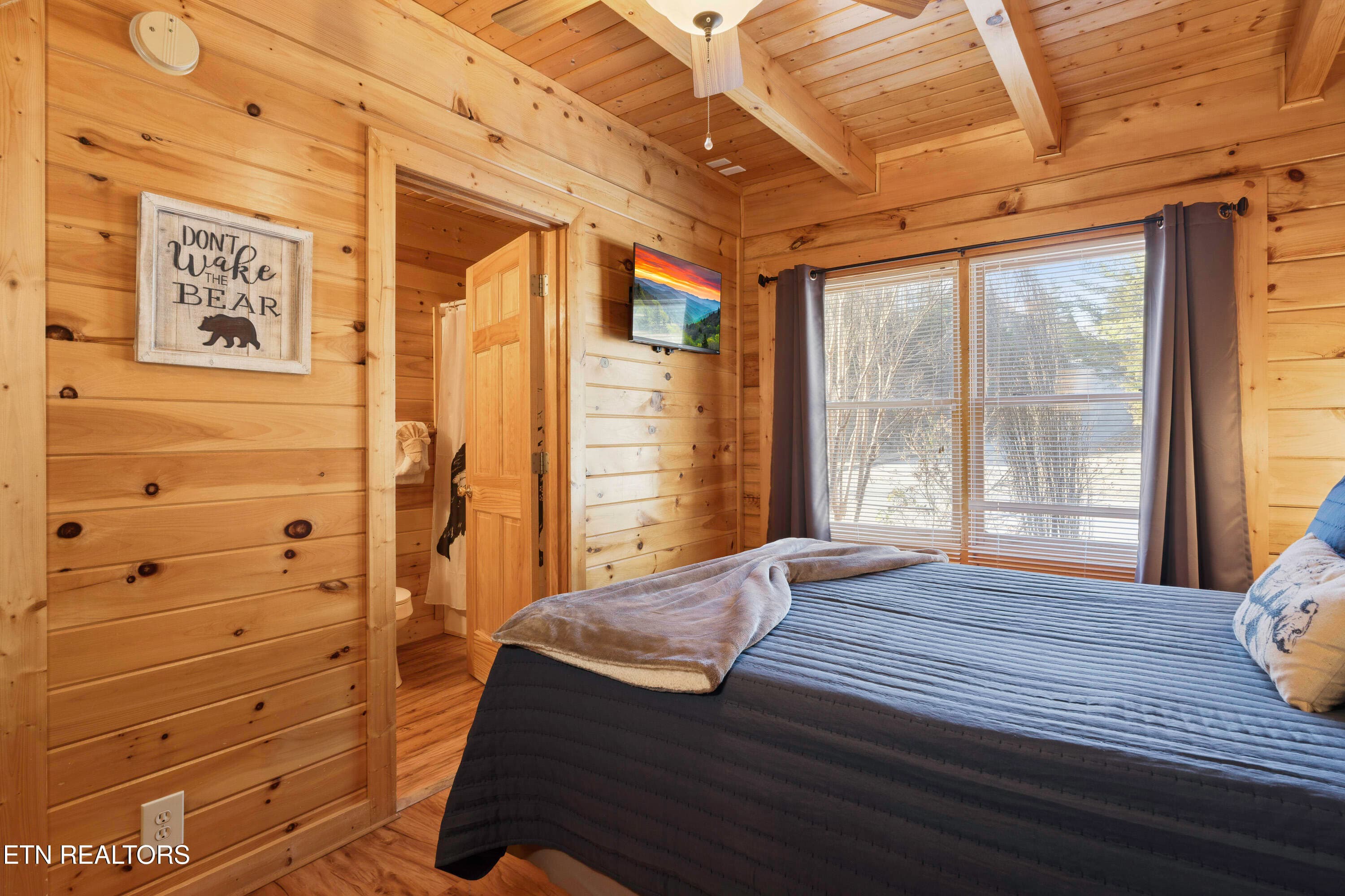 Primary Suite 2 - 1316 Wedge Tailed Lane, Sevierville, TN 37876