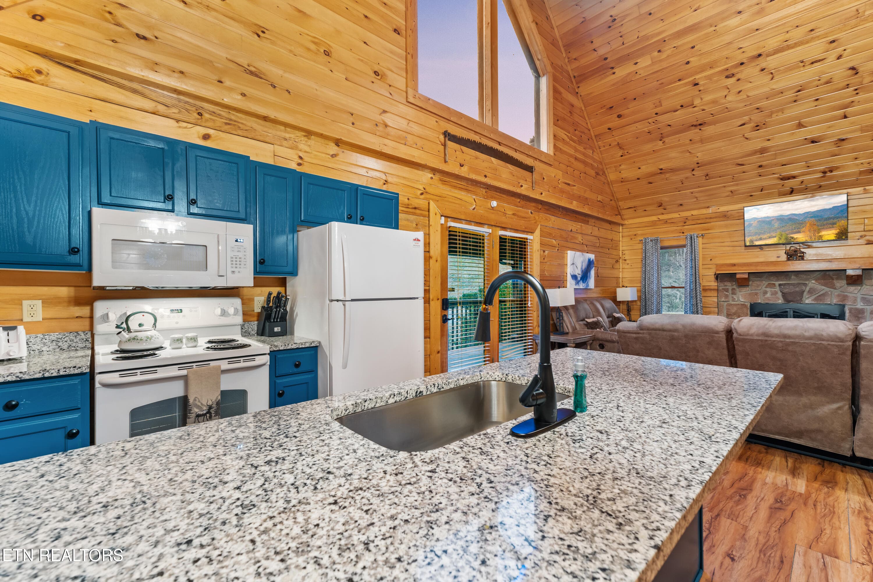 Kitchen - 1316 Wedge Tailed Lane, Sevierville, TN 37876