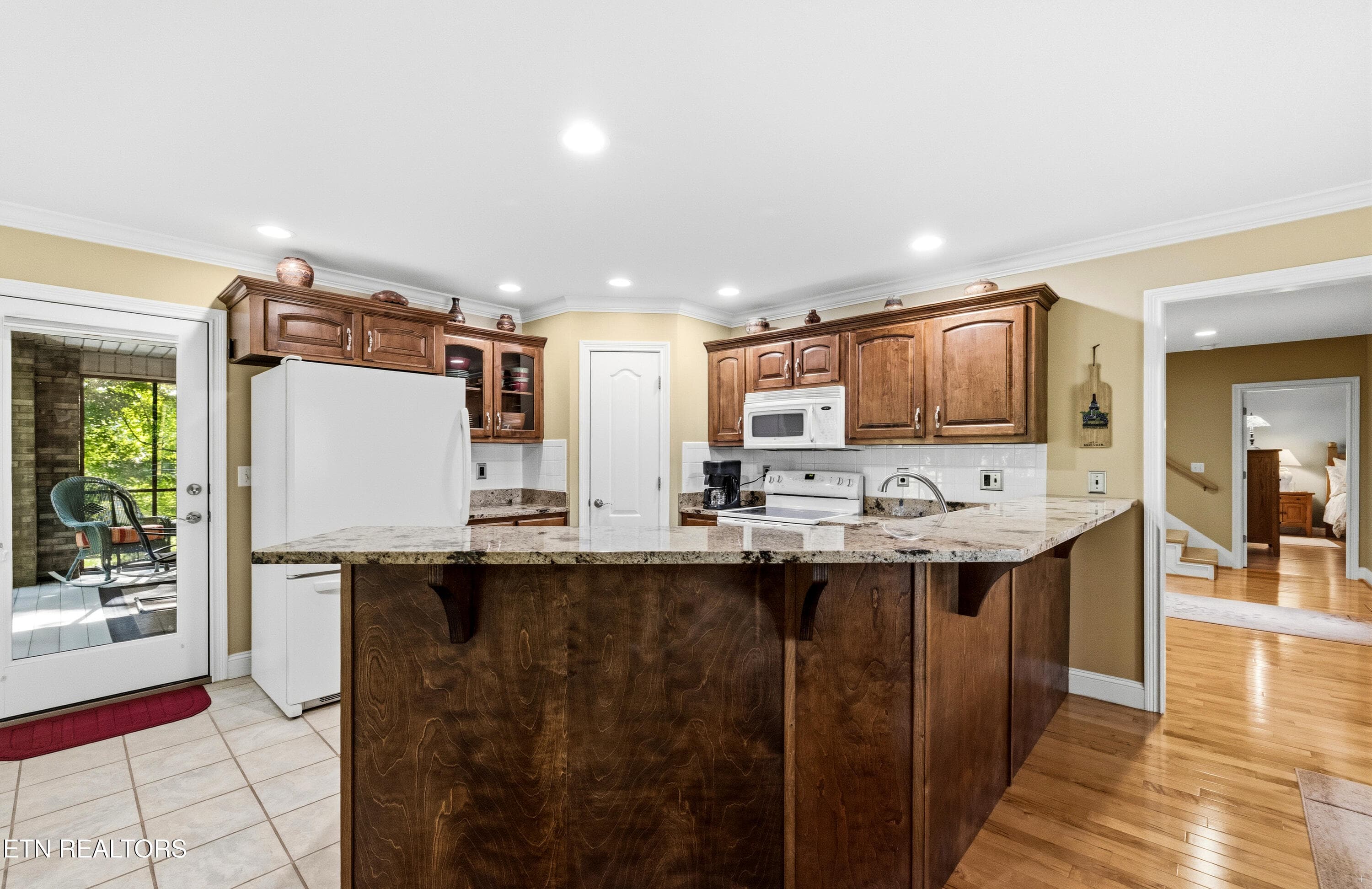 Kitchen off foyer - 127 Ridgeland Lane, Sharps Chapel, TN 37866
