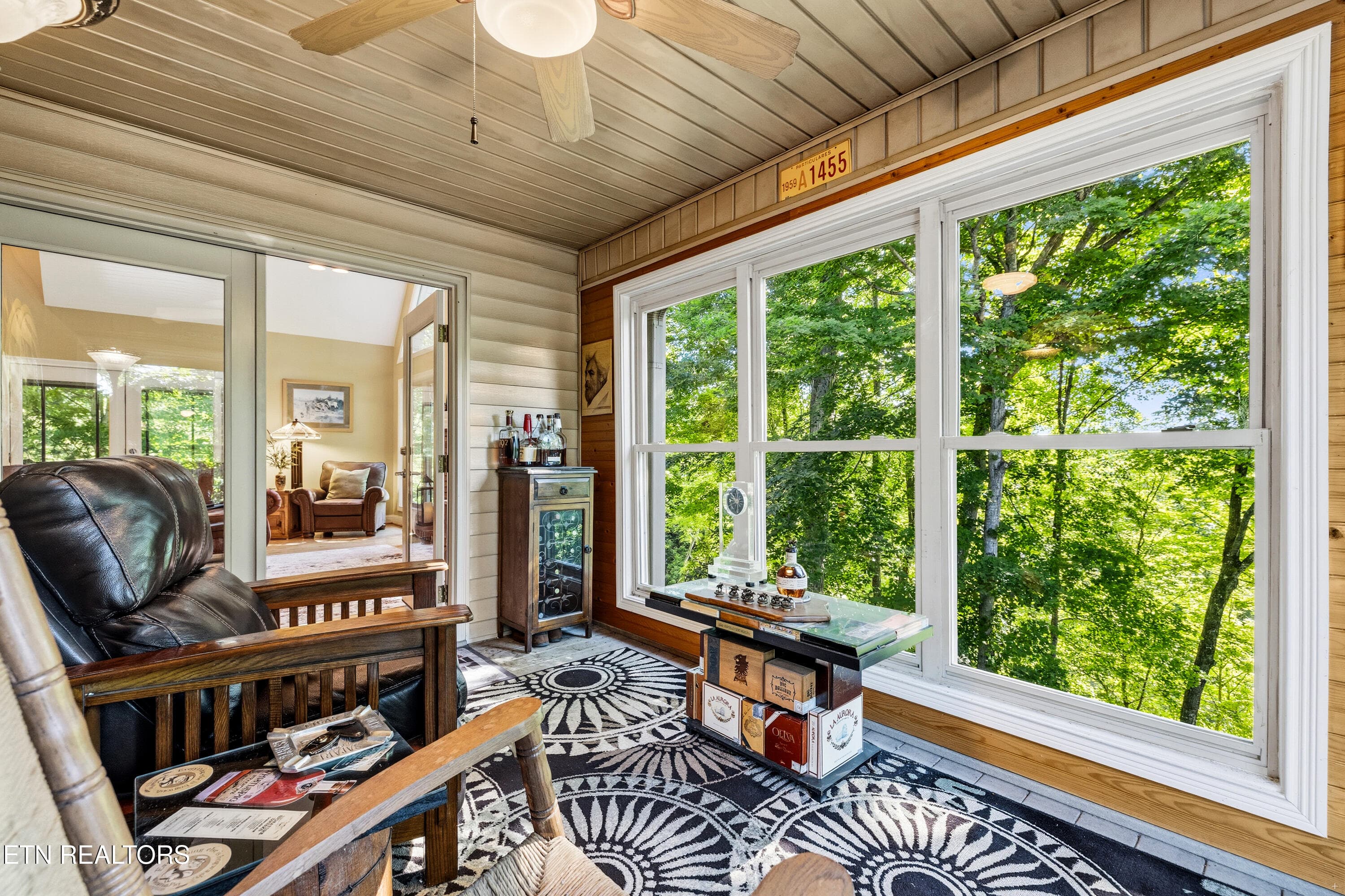 Enclosed porch off living area - 127 Ridgeland Lane, Sharps Chapel, TN 37866