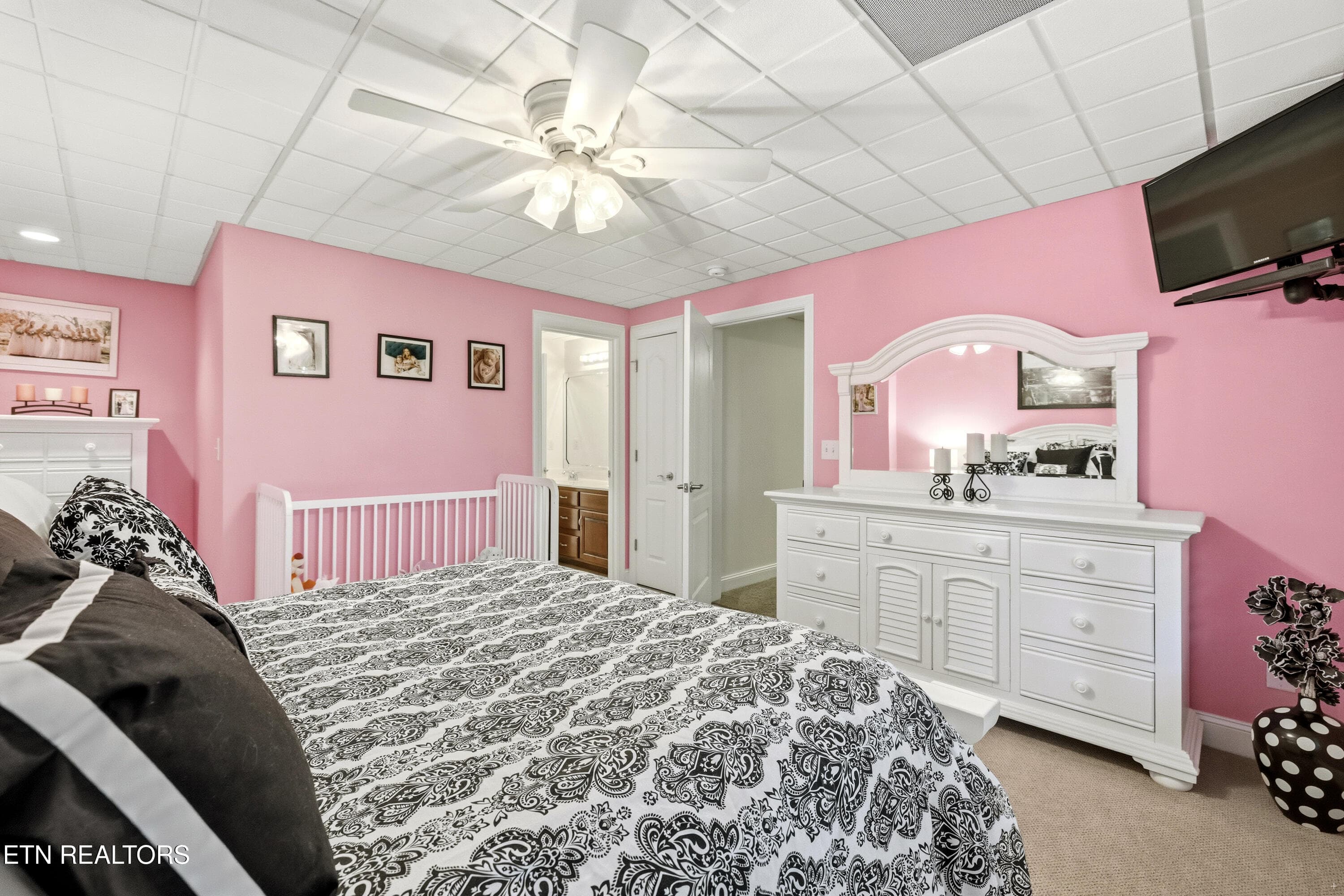 Nice large room down - 127 Ridgeland Lane, Sharps Chapel, TN 37866