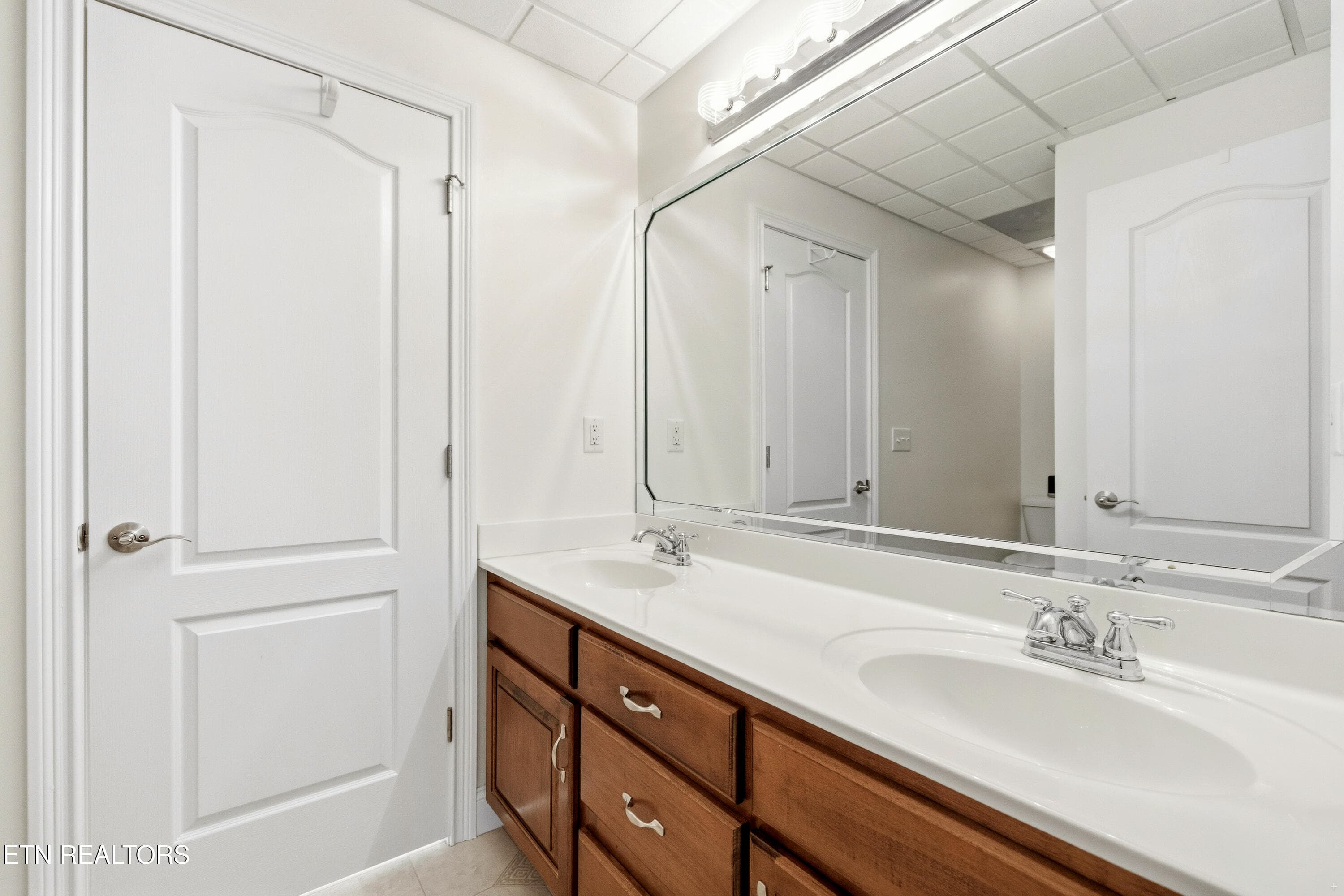 Full bath down - 127 Ridgeland Lane, Sharps Chapel, TN 37866