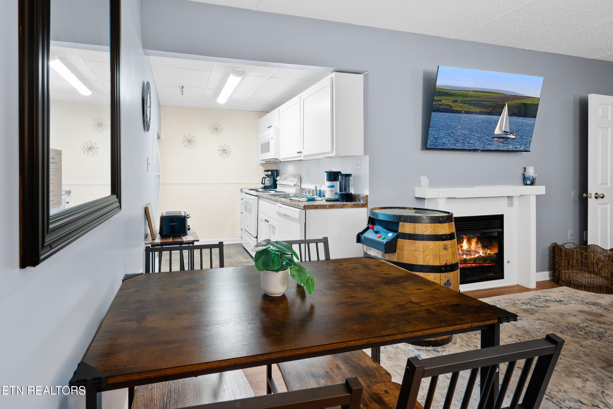 Dining table. - 413 Baskins Creek Rd 501, Gatlinburg, TN 37738, Gatlinburg