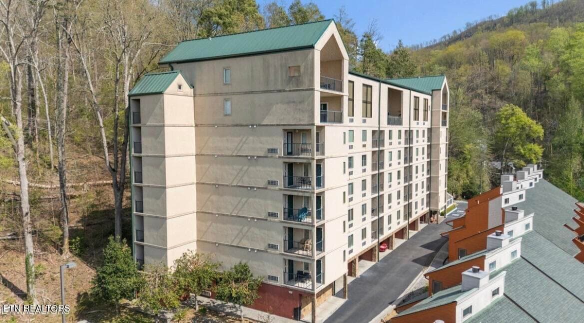 Gatlinburg Towers - 413 Baskins Creek Rd 501, Gatlinburg, TN 37738, Gatlinburg