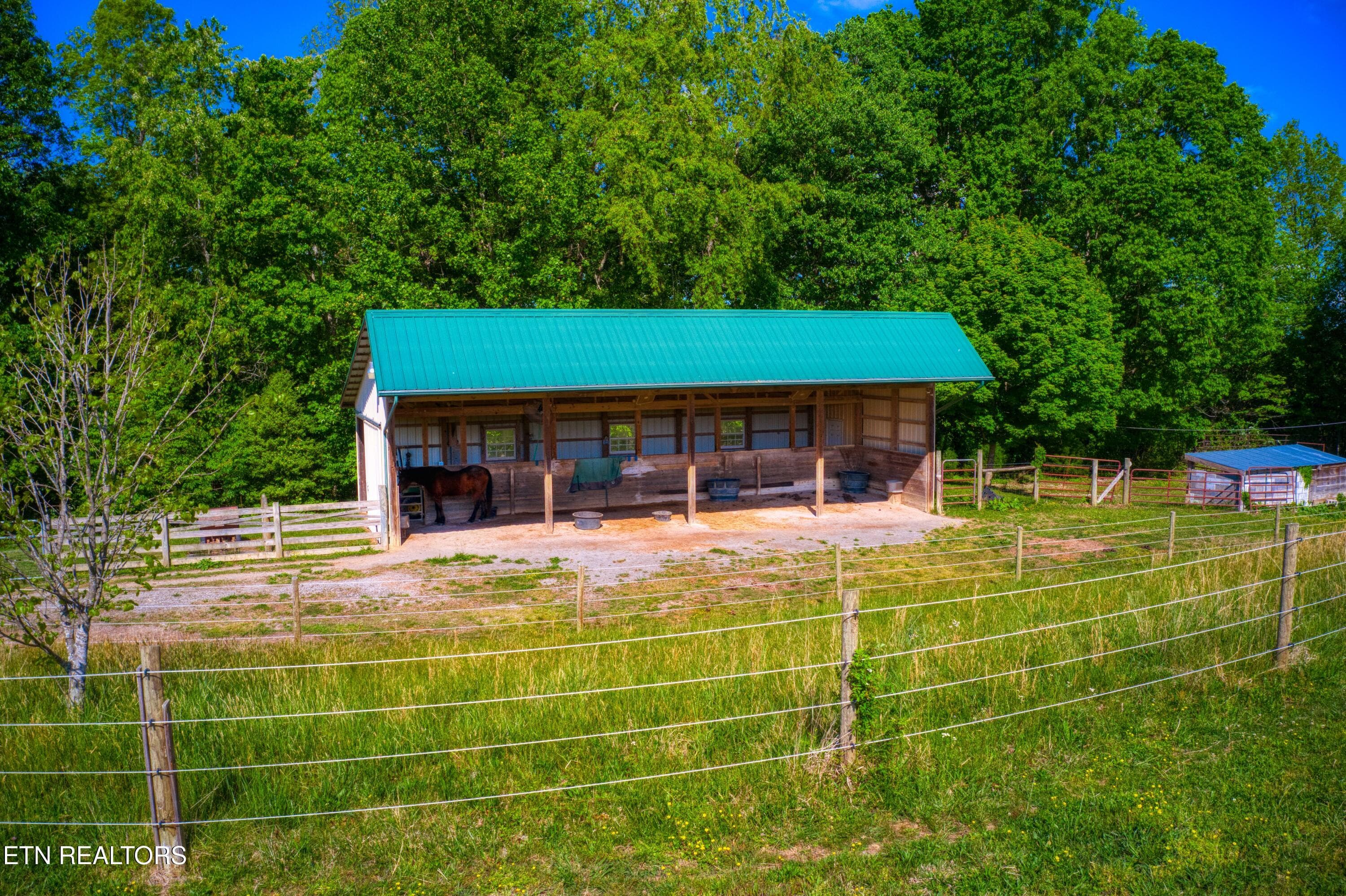 DJI_0628 - 1043 Range Cemetery Rd, Allardt, TN 38504