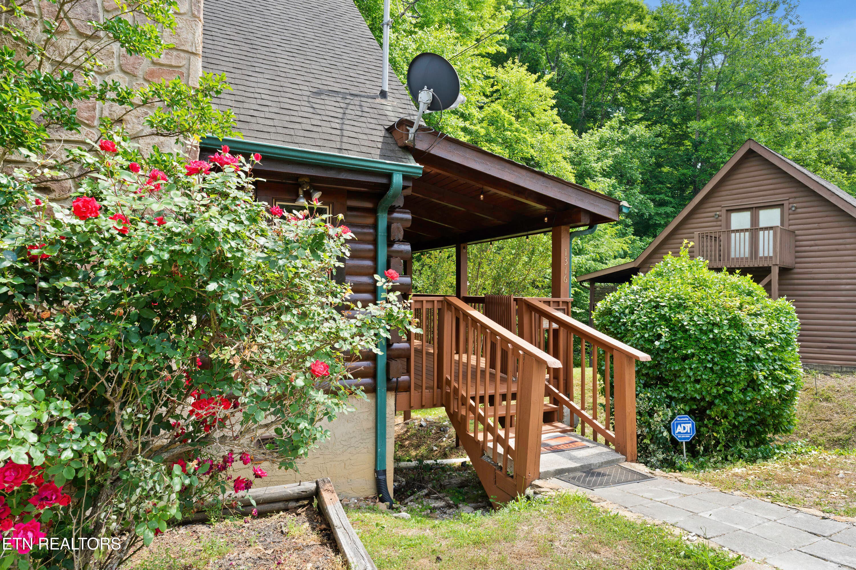 Font Porch - 1316 Wedge Tailed Lane, Sevierville, TN 37876