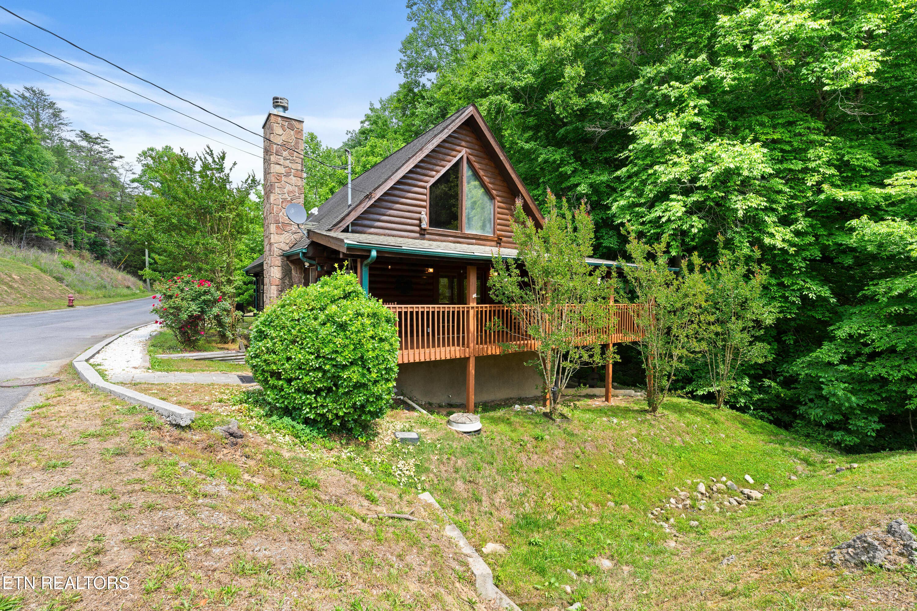 Front of Cabin w/Parking Behind - 1316 Wedge Tailed Lane, Sevierville, TN 37876