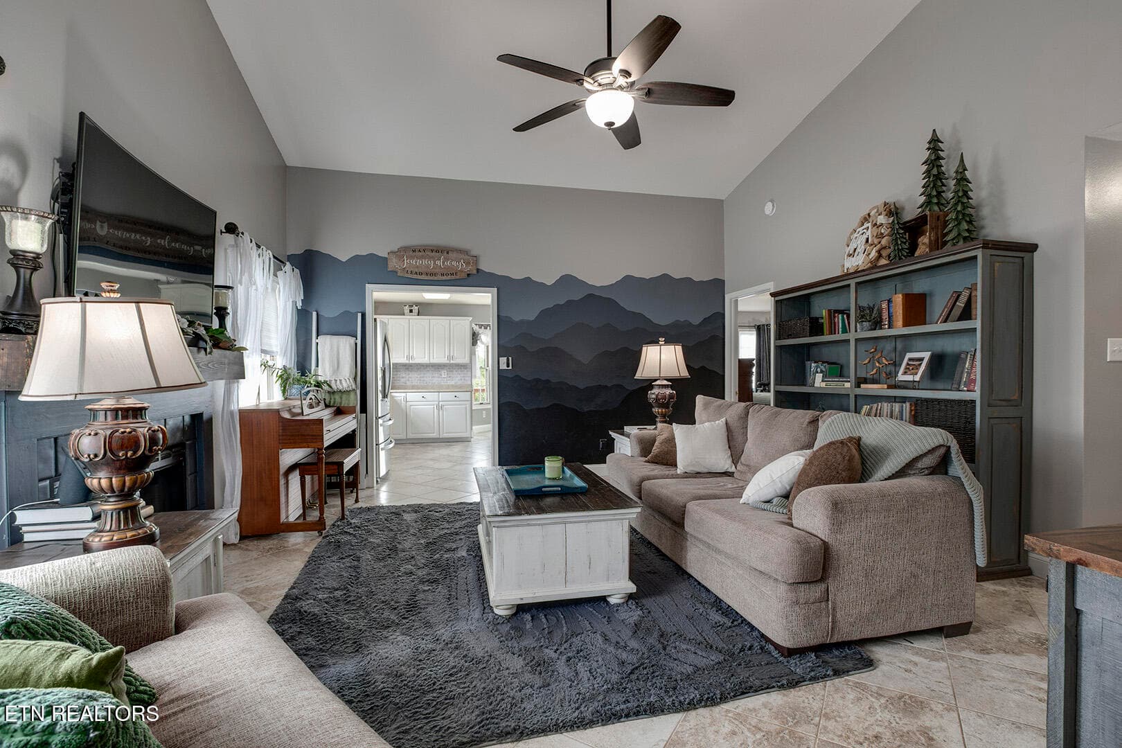 03_PoteauTrace_101_Living01 - 101 Poteau Trace, Loudon, TN 37774
