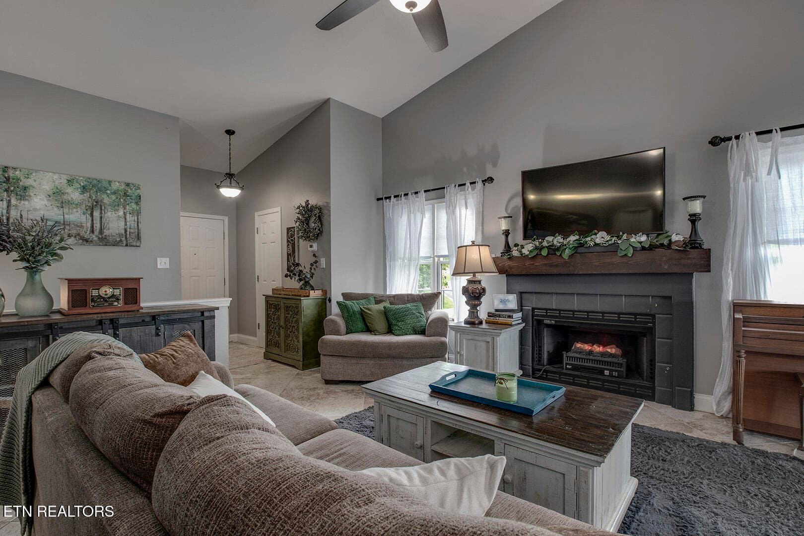 05_PoteauTrace_101_Living03 - 101 Poteau Trace, Loudon, TN 37774