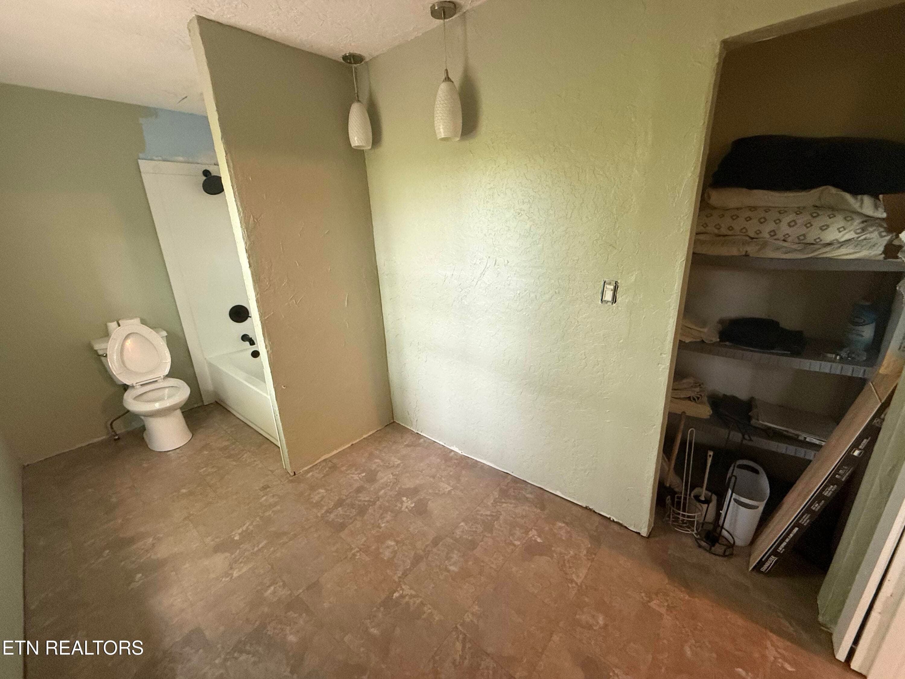 Primary Bath - 2850 Hodges Ferry Rd, Kodak, TN 37764