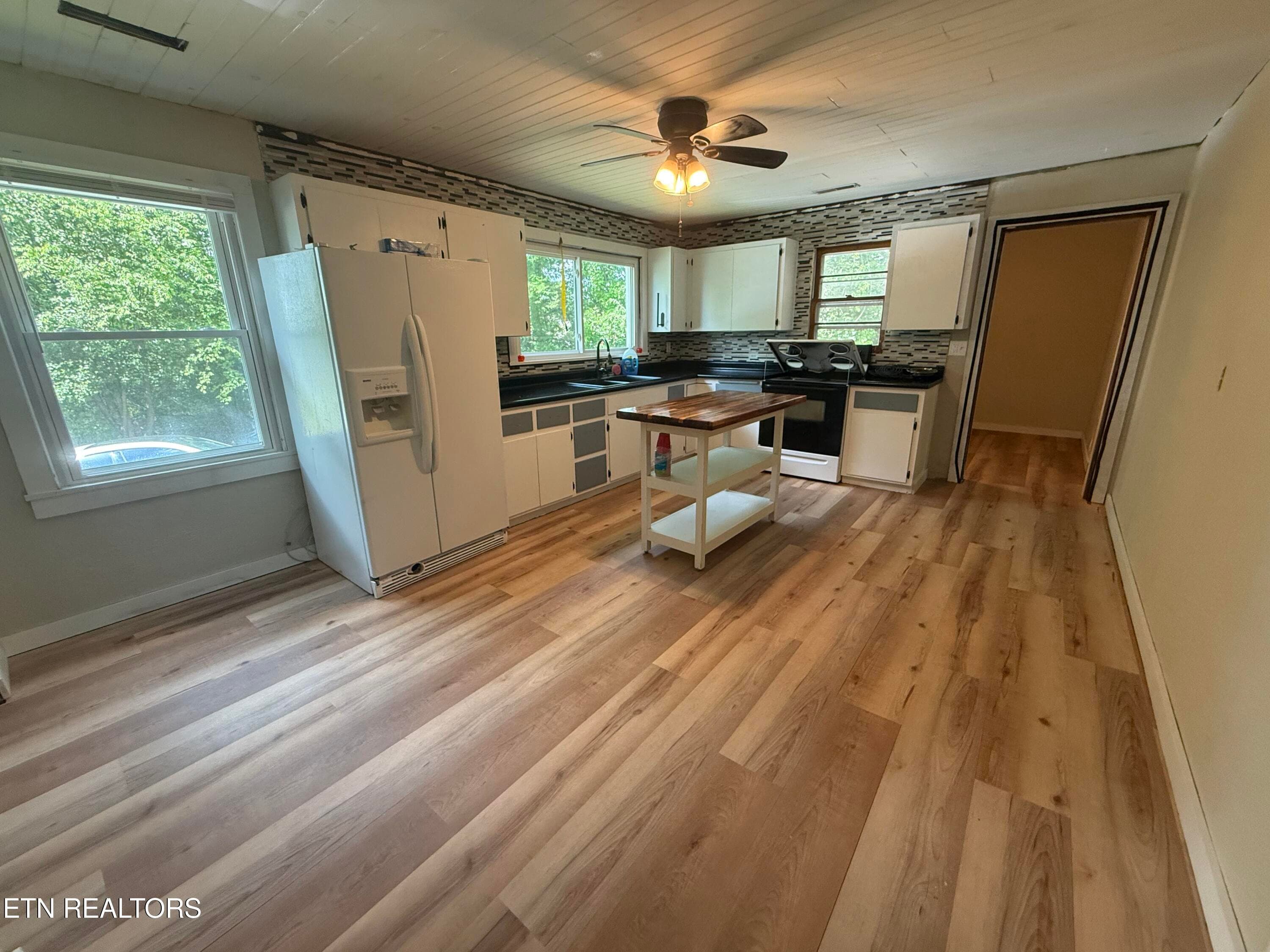 Kitchen - 2850 Hodges Ferry Rd, Kodak, TN 37764