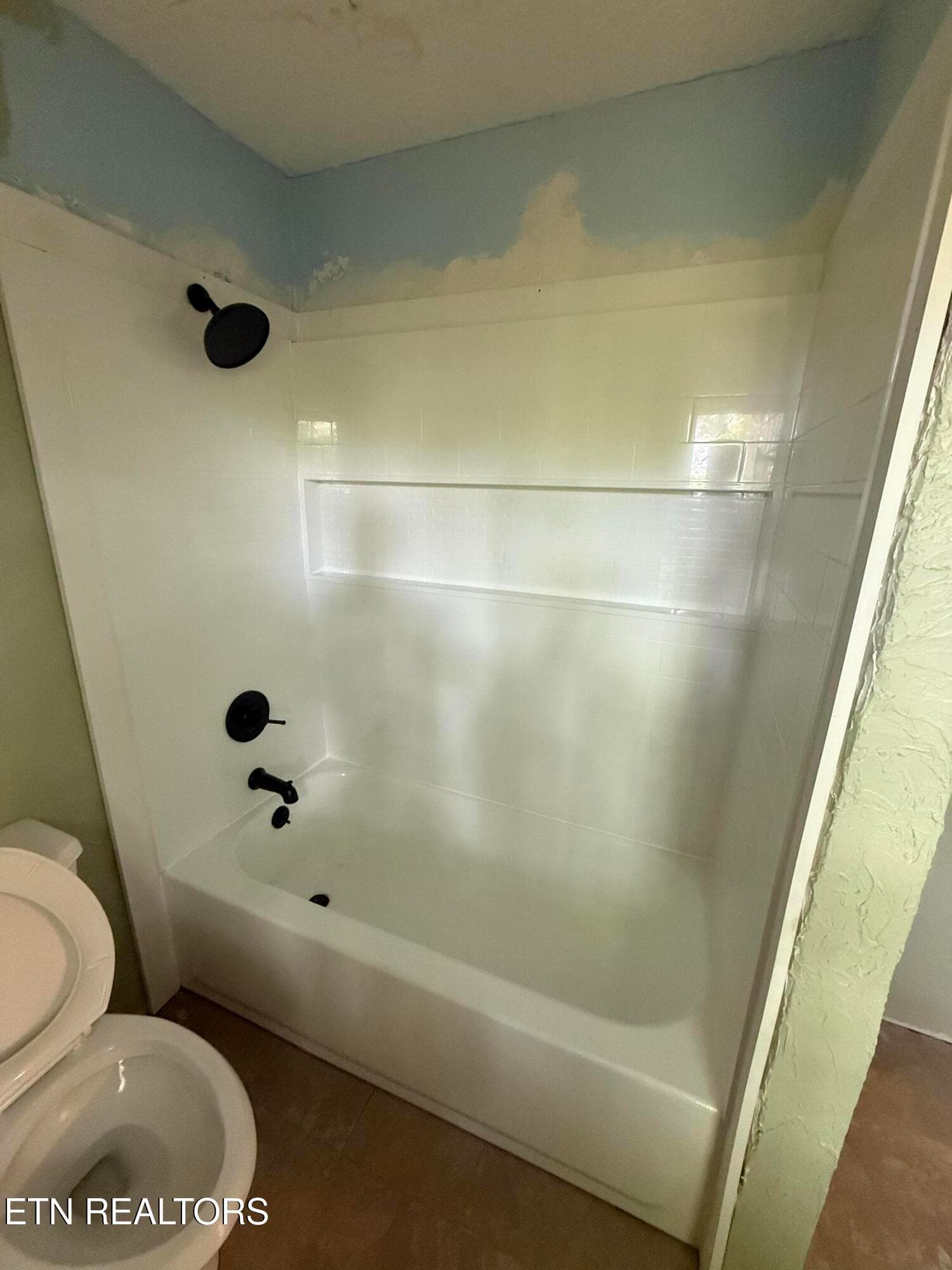 Primary Bath - 2850 Hodges Ferry Rd, Kodak, TN 37764