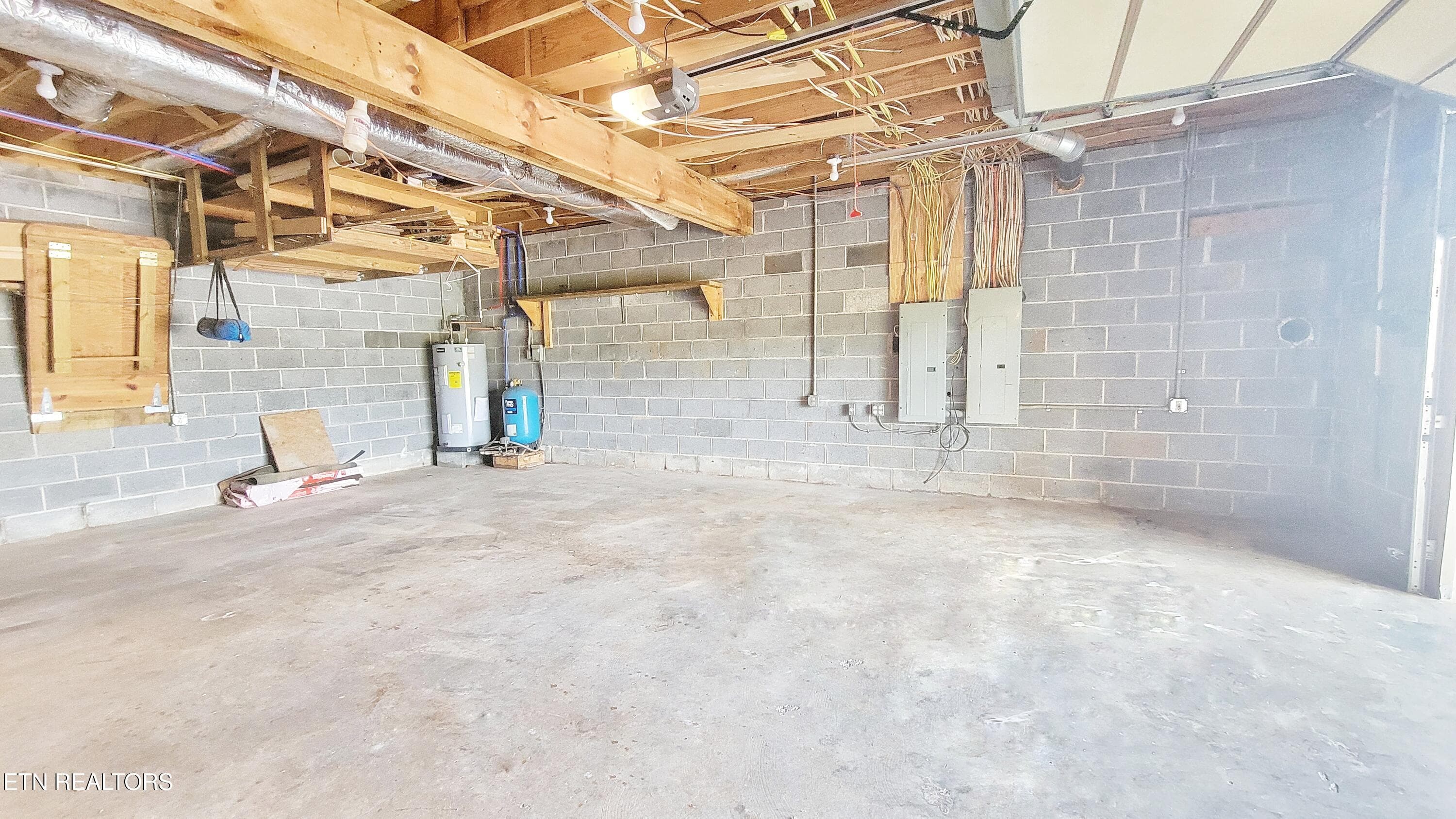 GARAGE I - 251 Cloud Way, Parrottsville, TN 37843