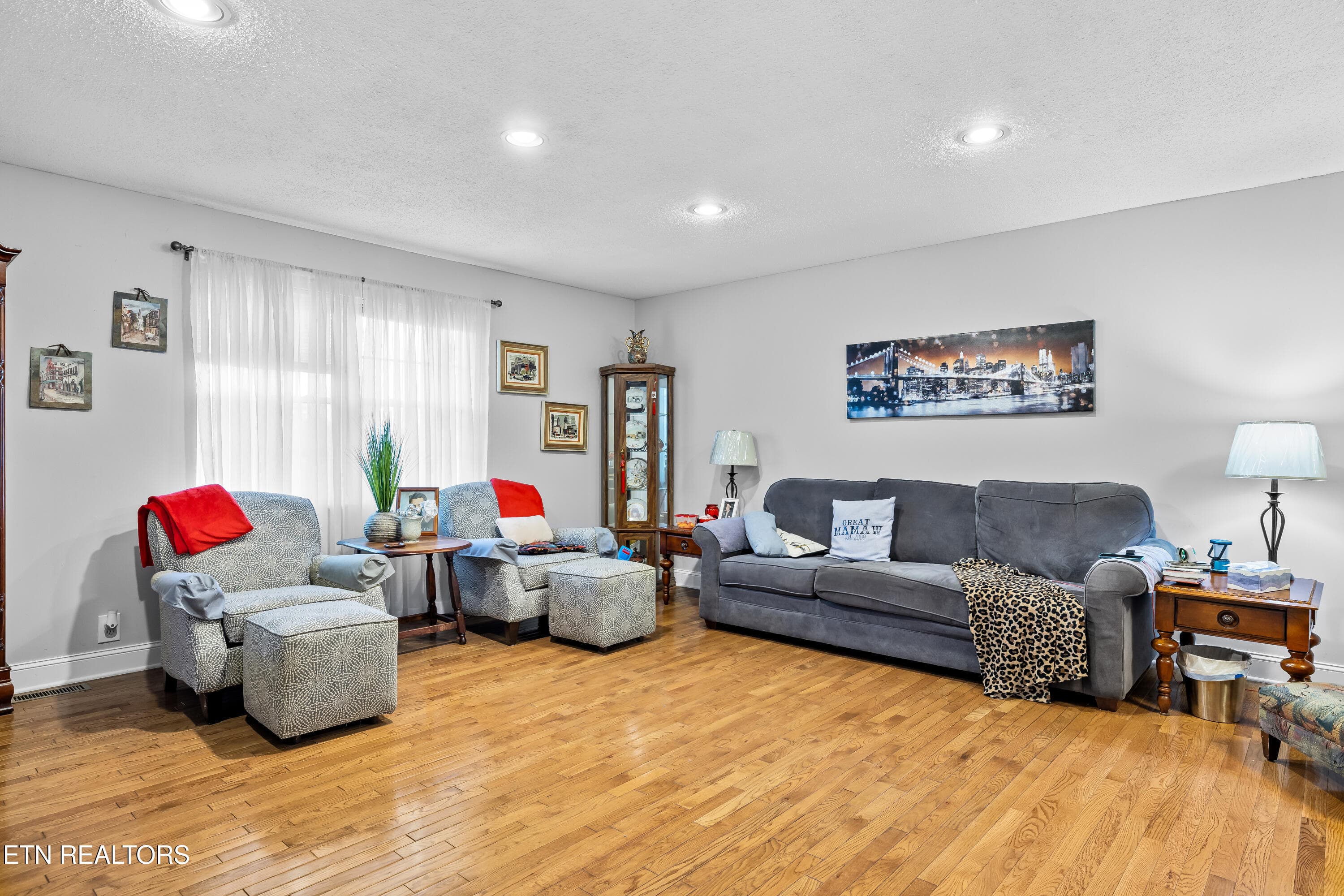 Large Living Area - 2814 Montvale Rd, Maryville, TN 37803