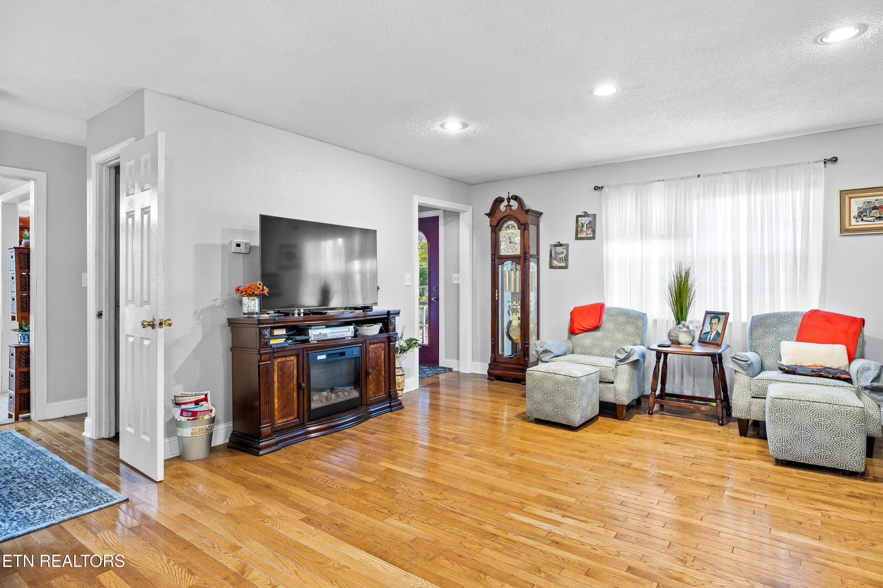 Spacious for Large Furniture - 2814 Montvale Rd, Maryville, TN 37803