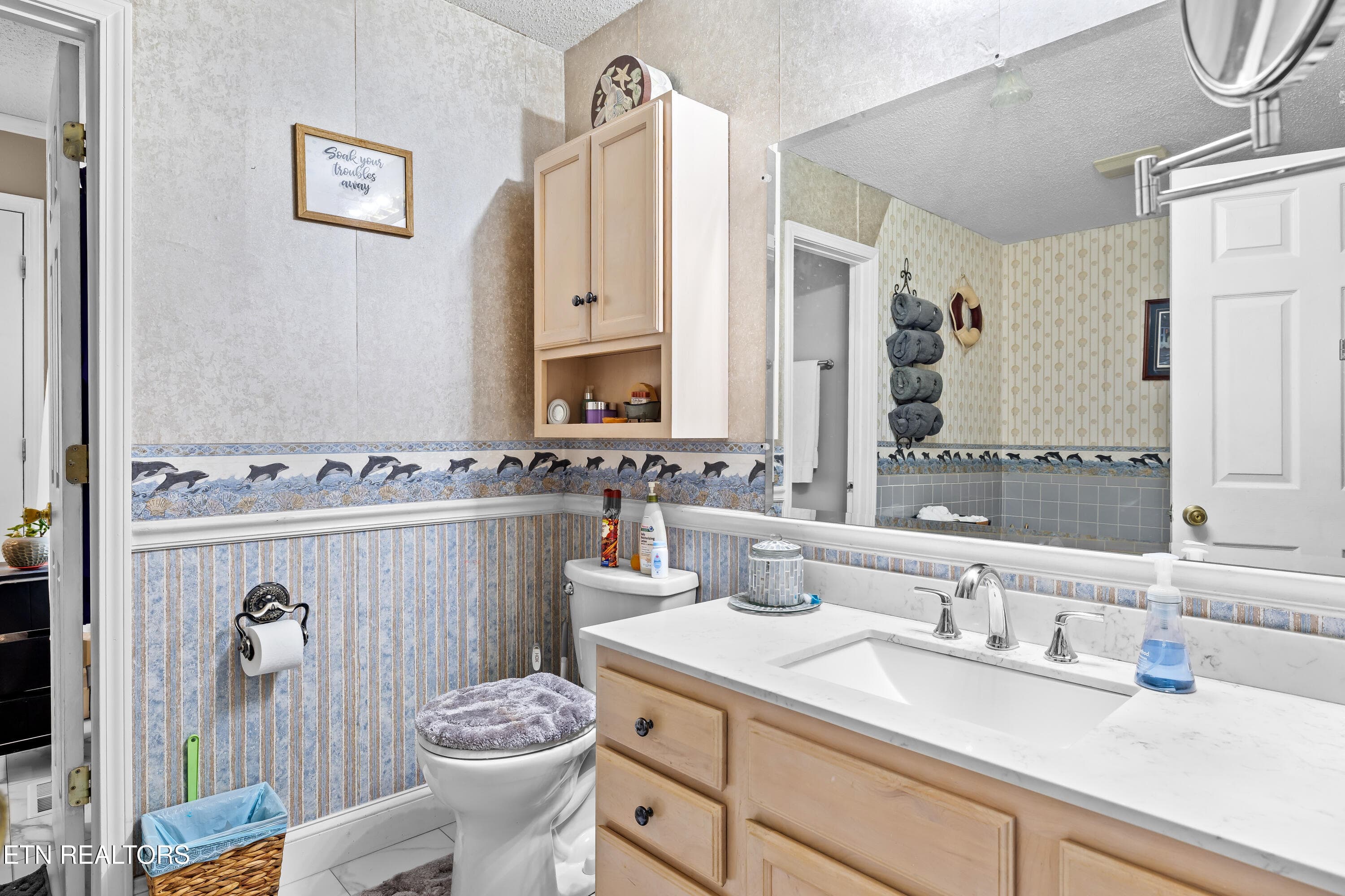 Primary Bath Main Level - 2814 Montvale Rd, Maryville, TN 37803