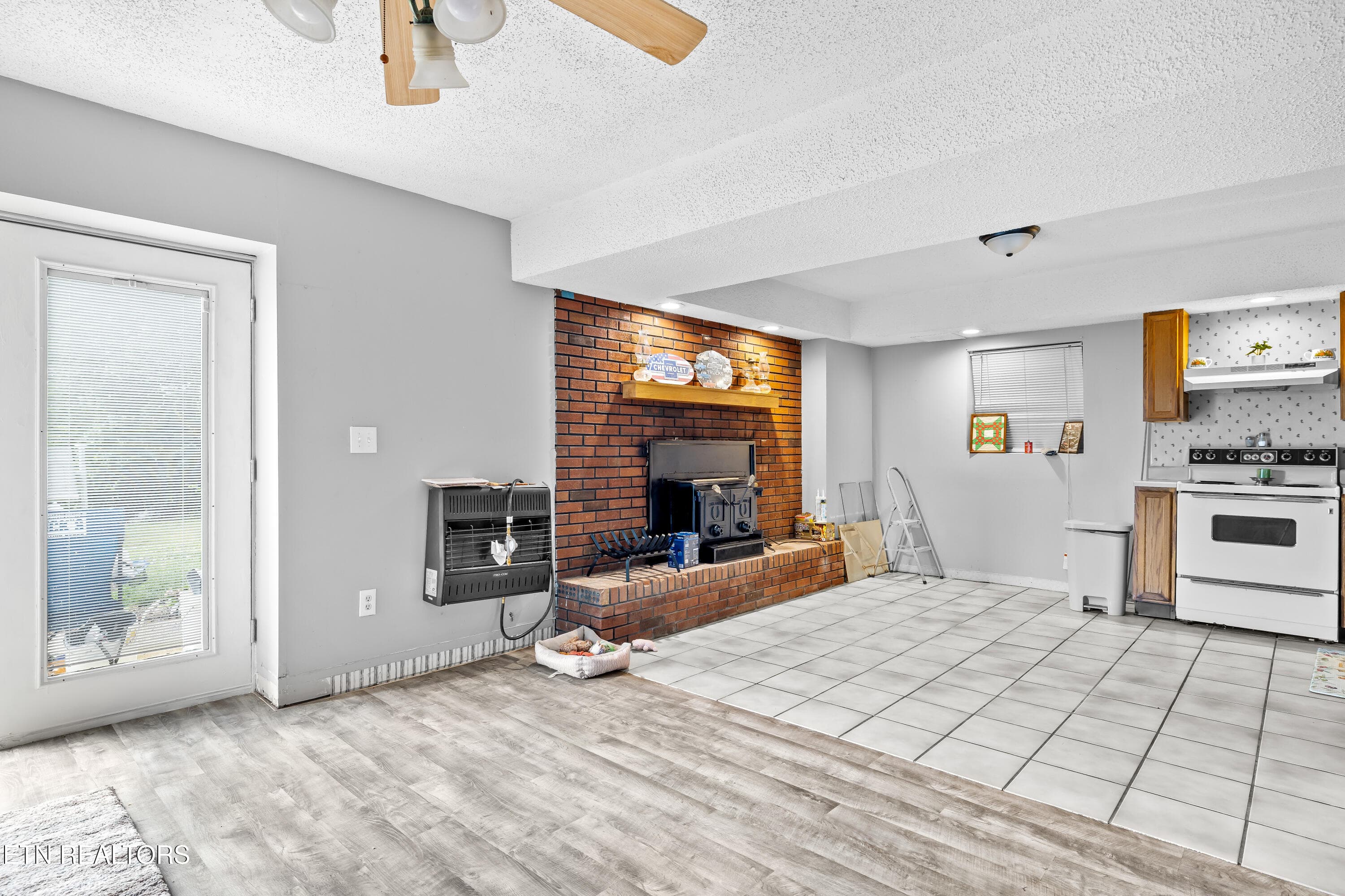 Downstairs w/ FP - 2814 Montvale Rd, Maryville, TN 37803