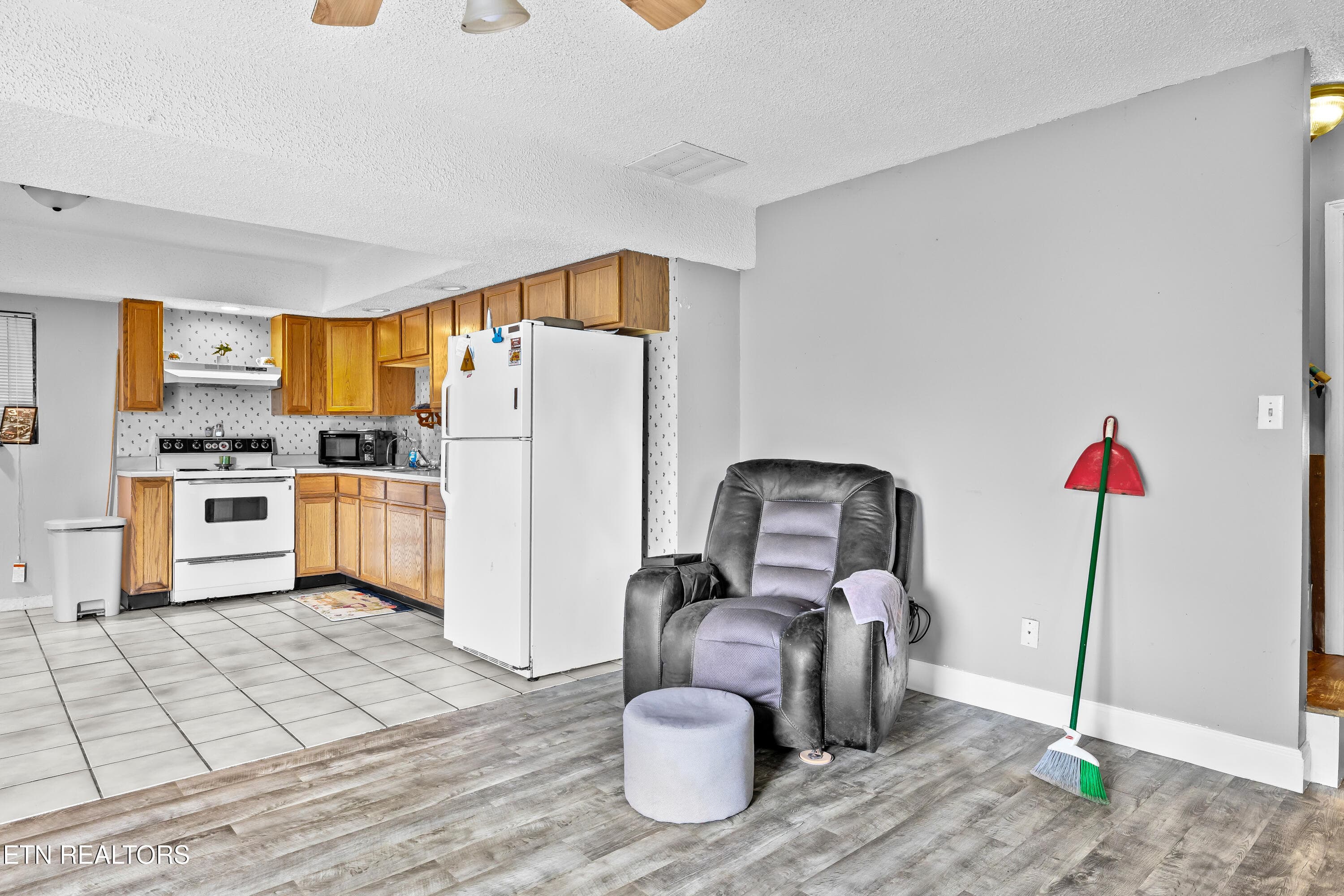 Separate Living Quarters - 2814 Montvale Rd, Maryville, TN 37803