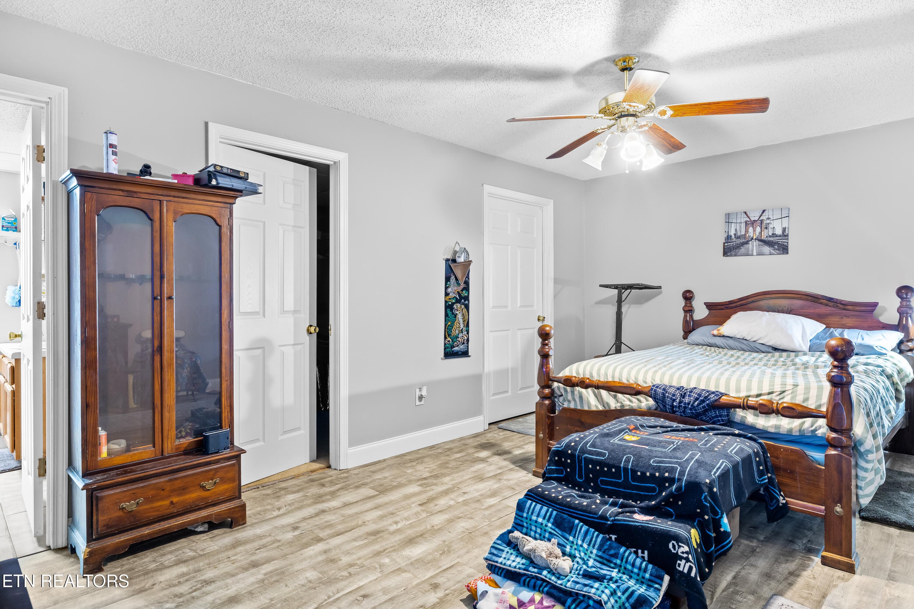Extra Room Down - 2814 Montvale Rd, Maryville, TN 37803