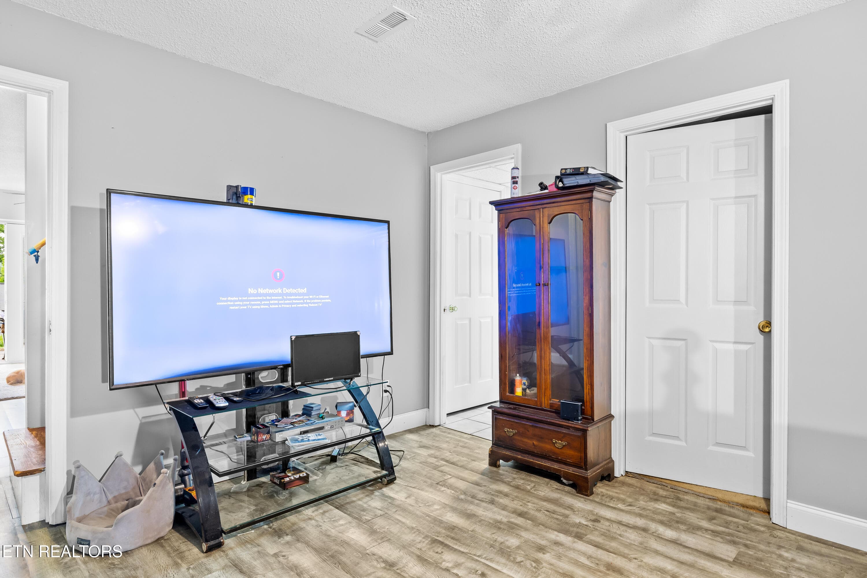 W/ Ensuite - 2814 Montvale Rd, Maryville, TN 37803