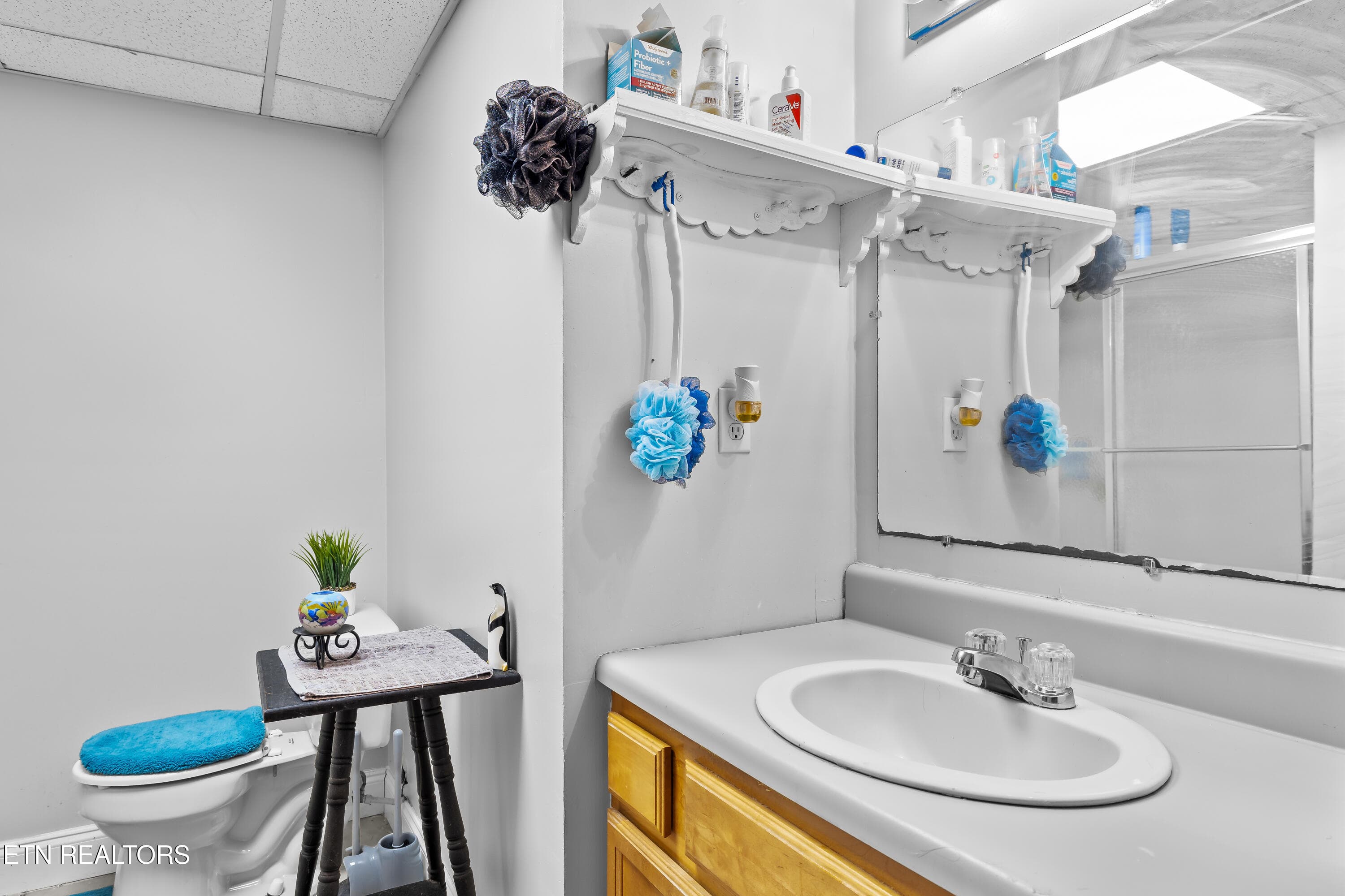 Full Bath Down - 2814 Montvale Rd, Maryville, TN 37803