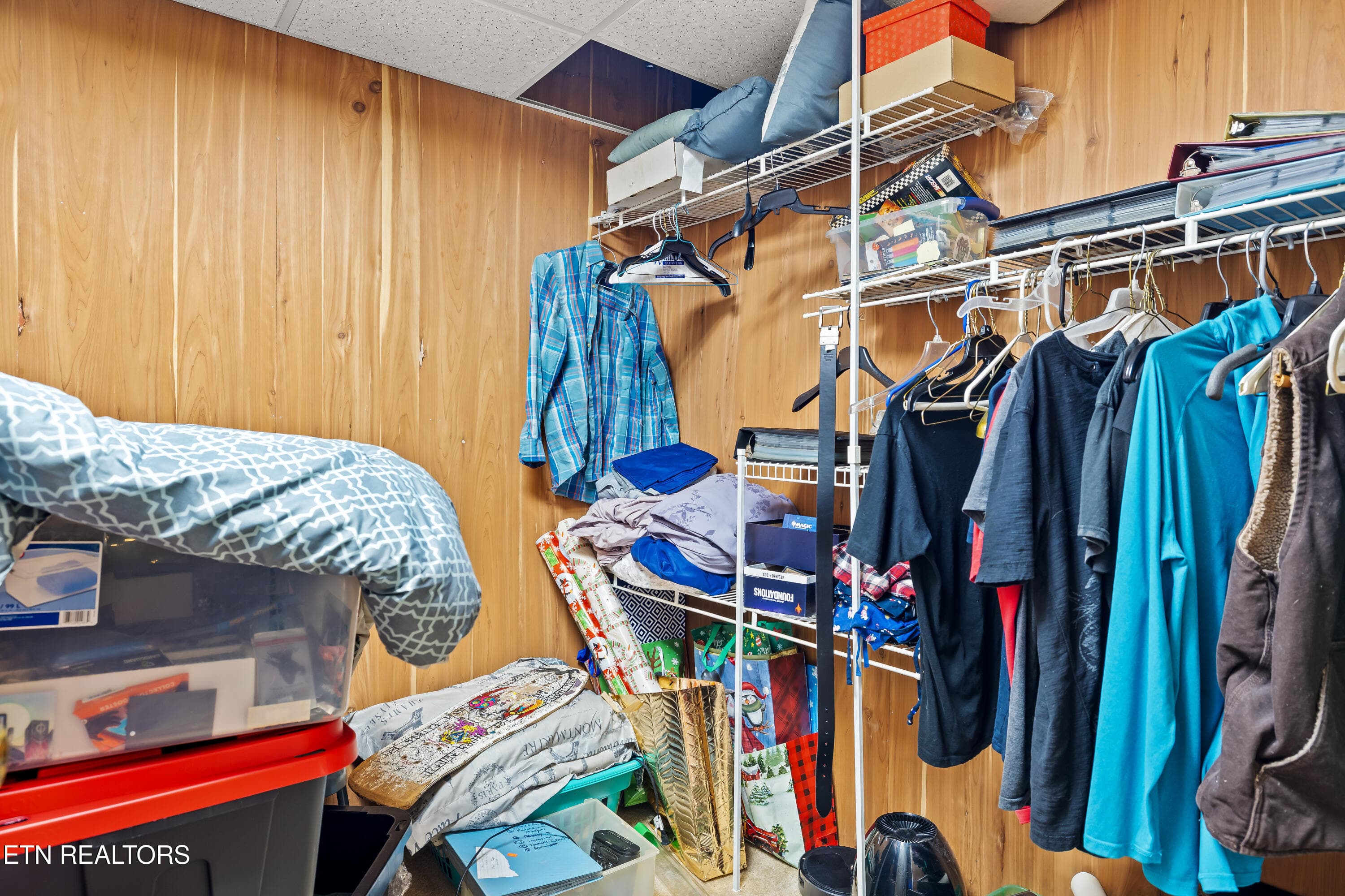 Walk-In Closet - 2814 Montvale Rd, Maryville, TN 37803