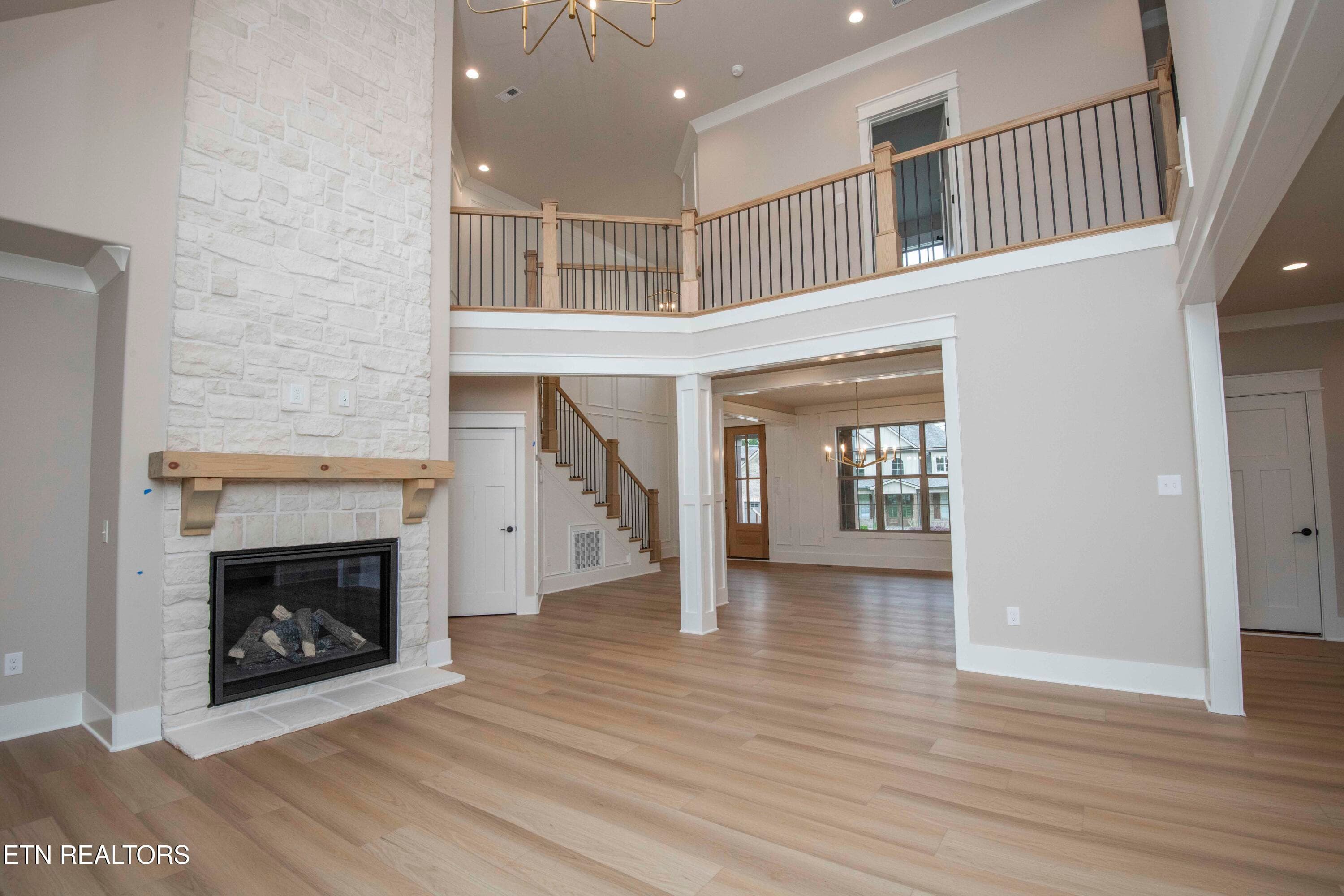 living 2_1 - 722 Eaglehorne Lane, Knoxville, TN 37909, Knoxville
