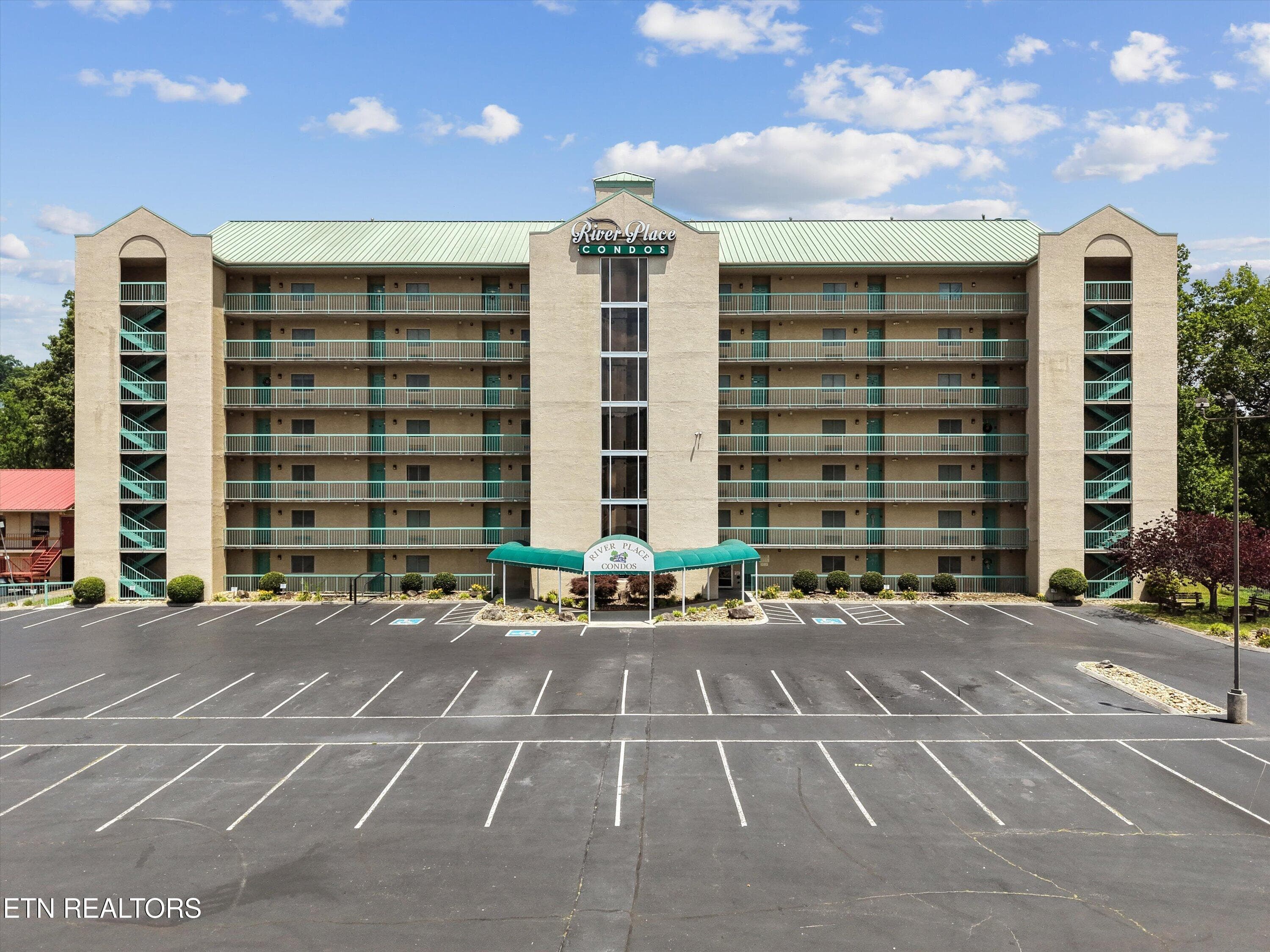 3215 N River Rd 502, Pigeon Forge, TN 37863