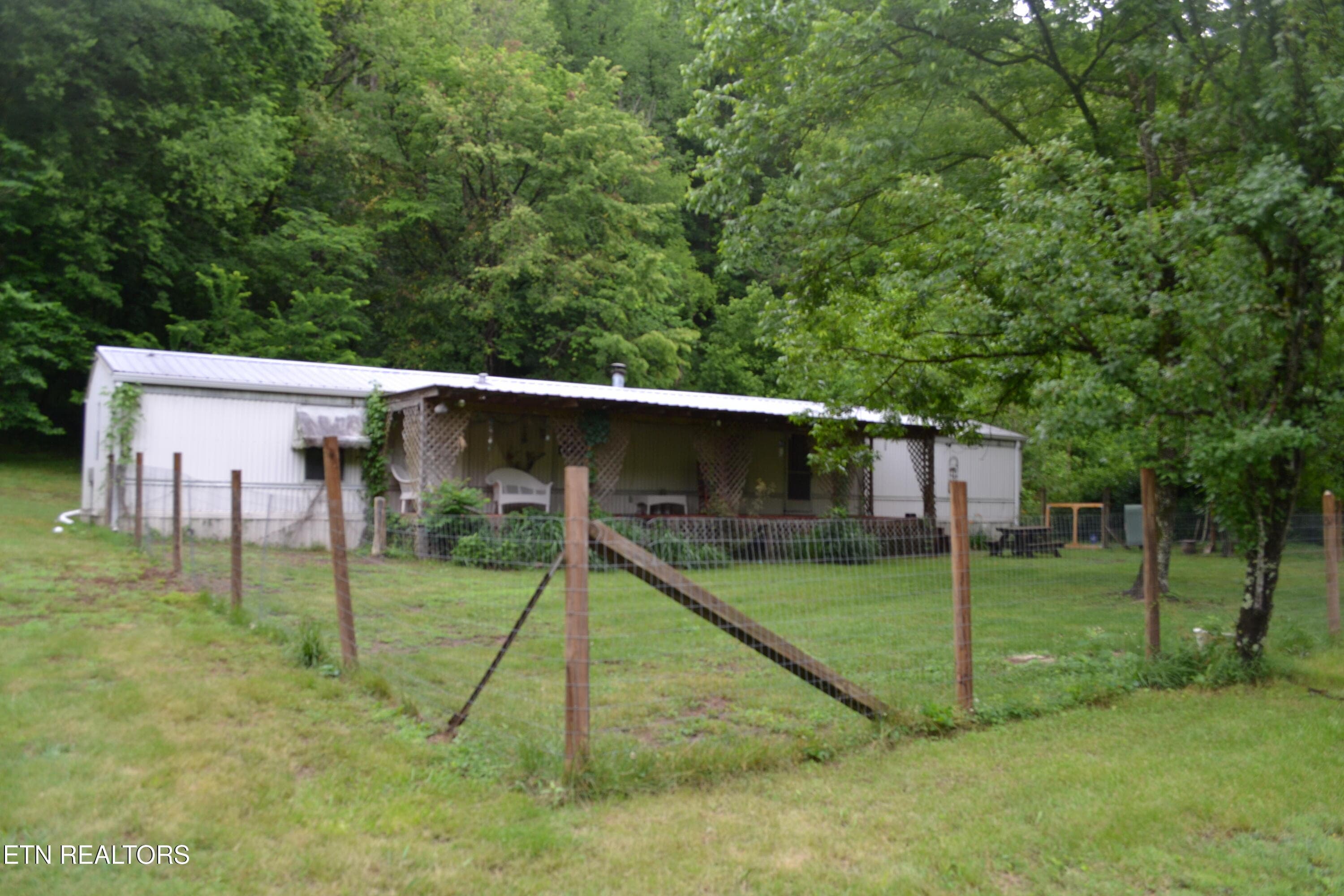 1557 Add Stafford Rd, Hilham, TN 38568