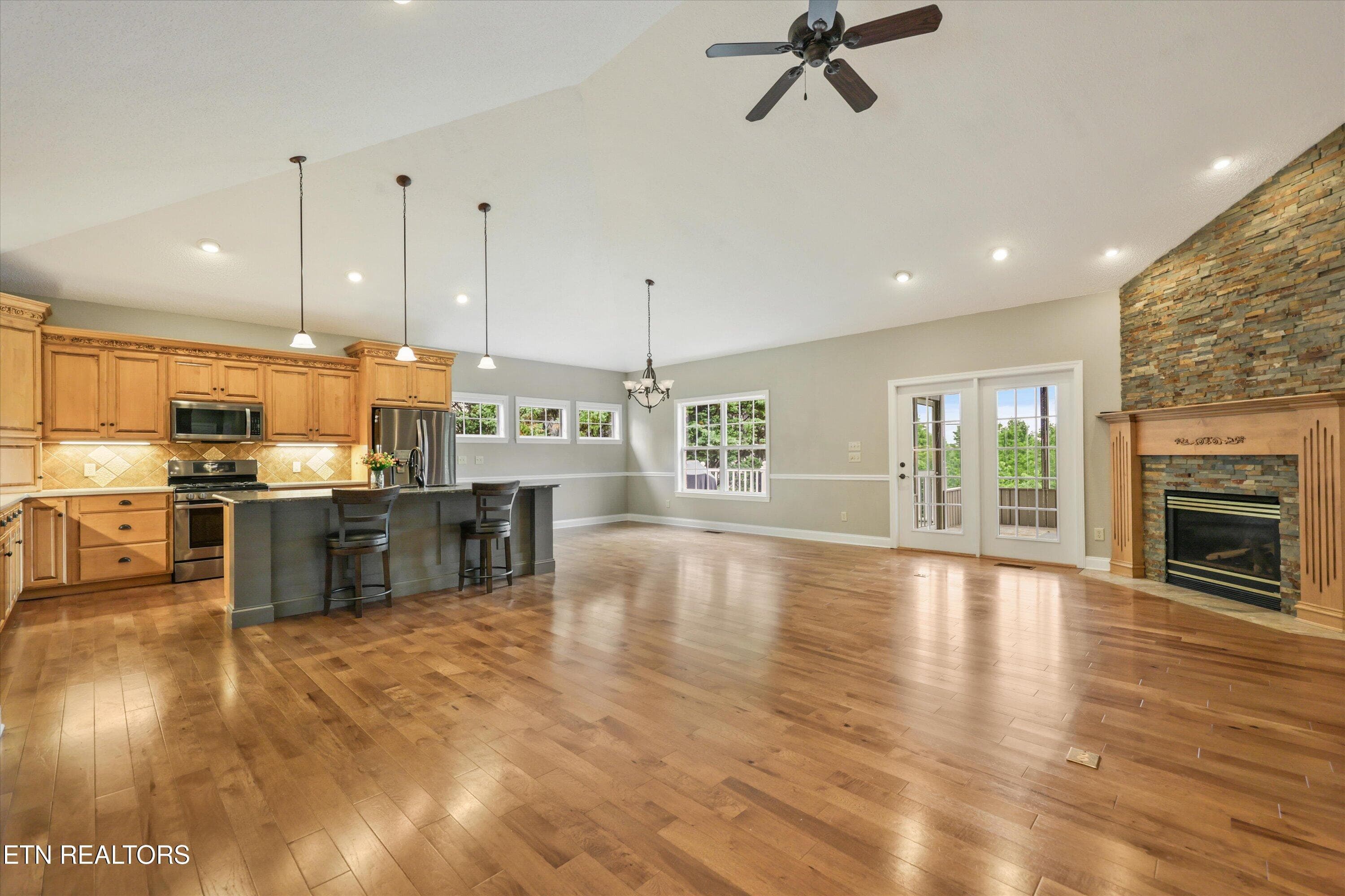 Bright, Open Gathering Space - 145 Nunyu Tr, Vonore, TN 37885